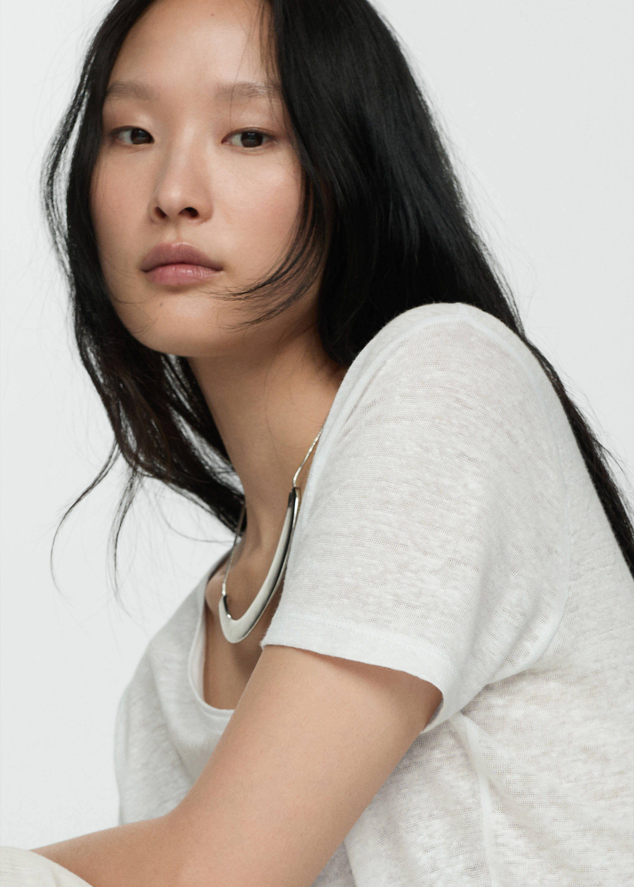 Short-sleeved linen t-shirt - Details of the article 1