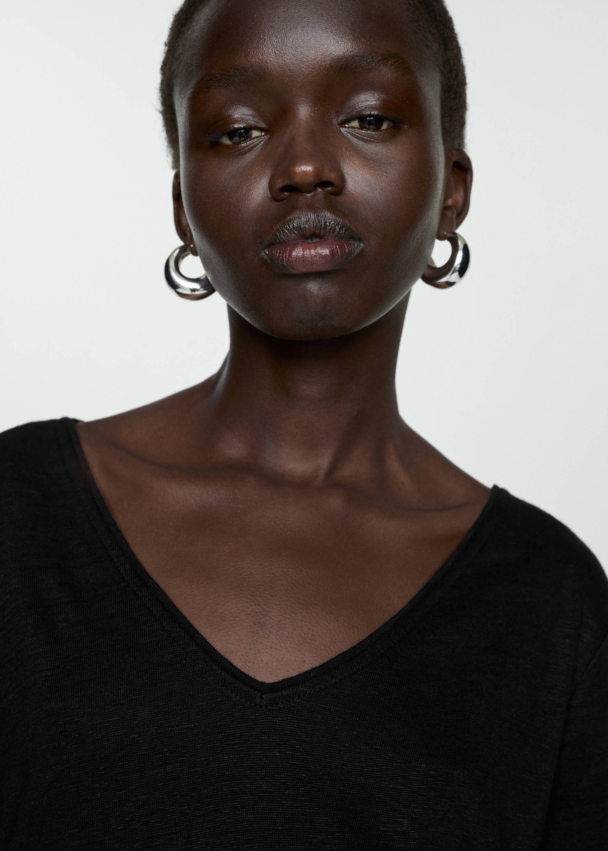 Short-sleeved linen t-shirt - Details of the article 1