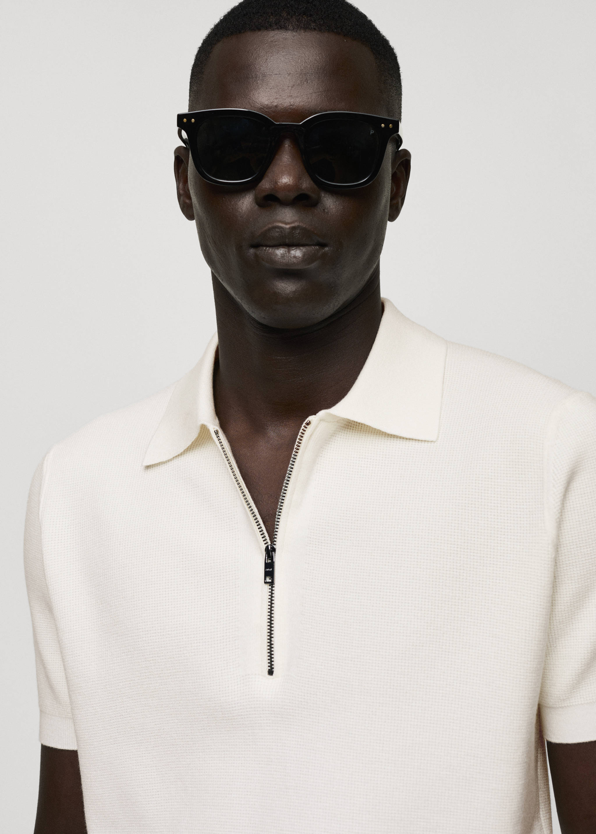 Knitted polo shirt with zip - Details of the article 1