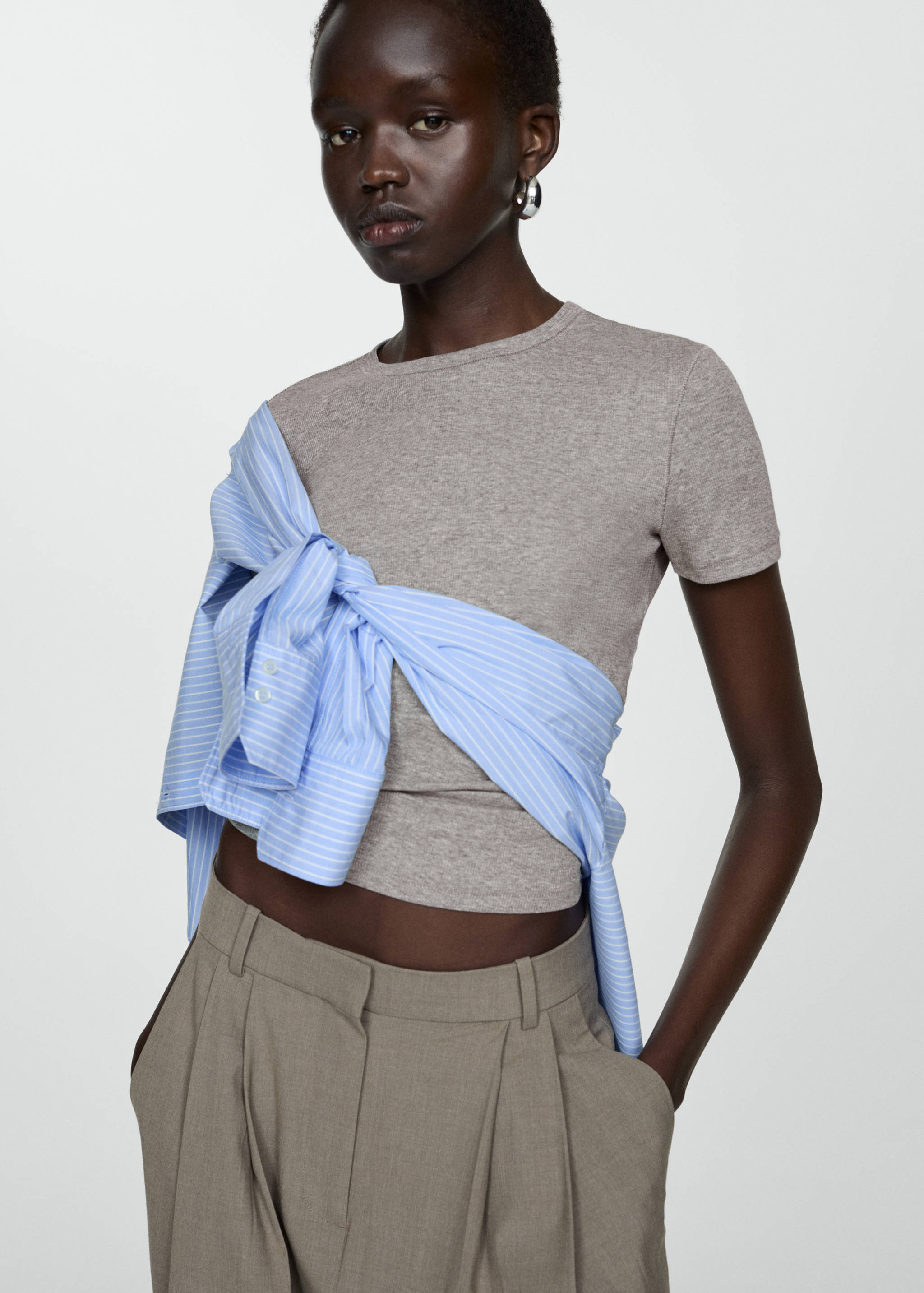 Knitted short-sleeve t-shirt - Medium plane