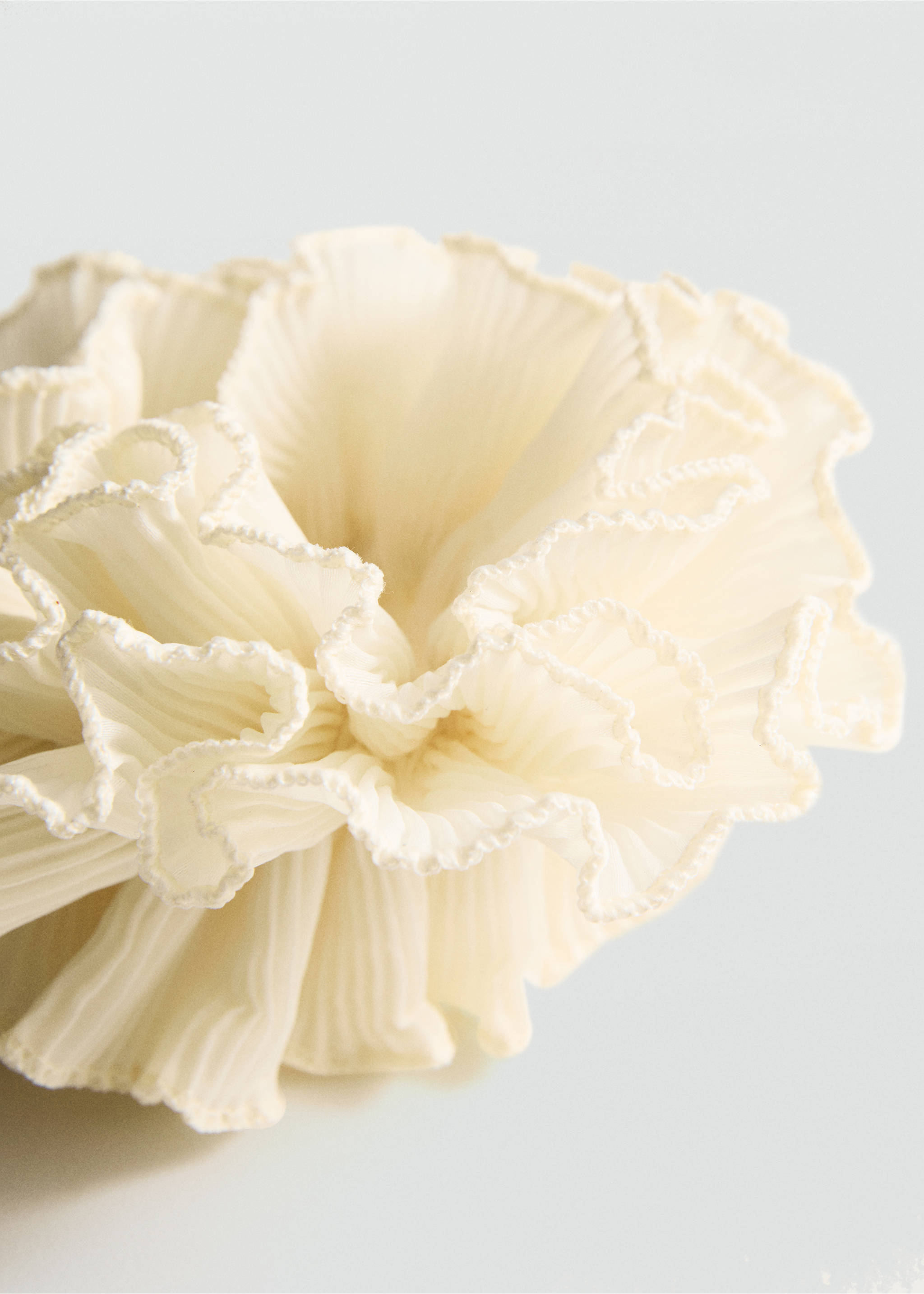Maxi-flower scrunchie - Medium plane, Ecru. Ref: 77020647-00.