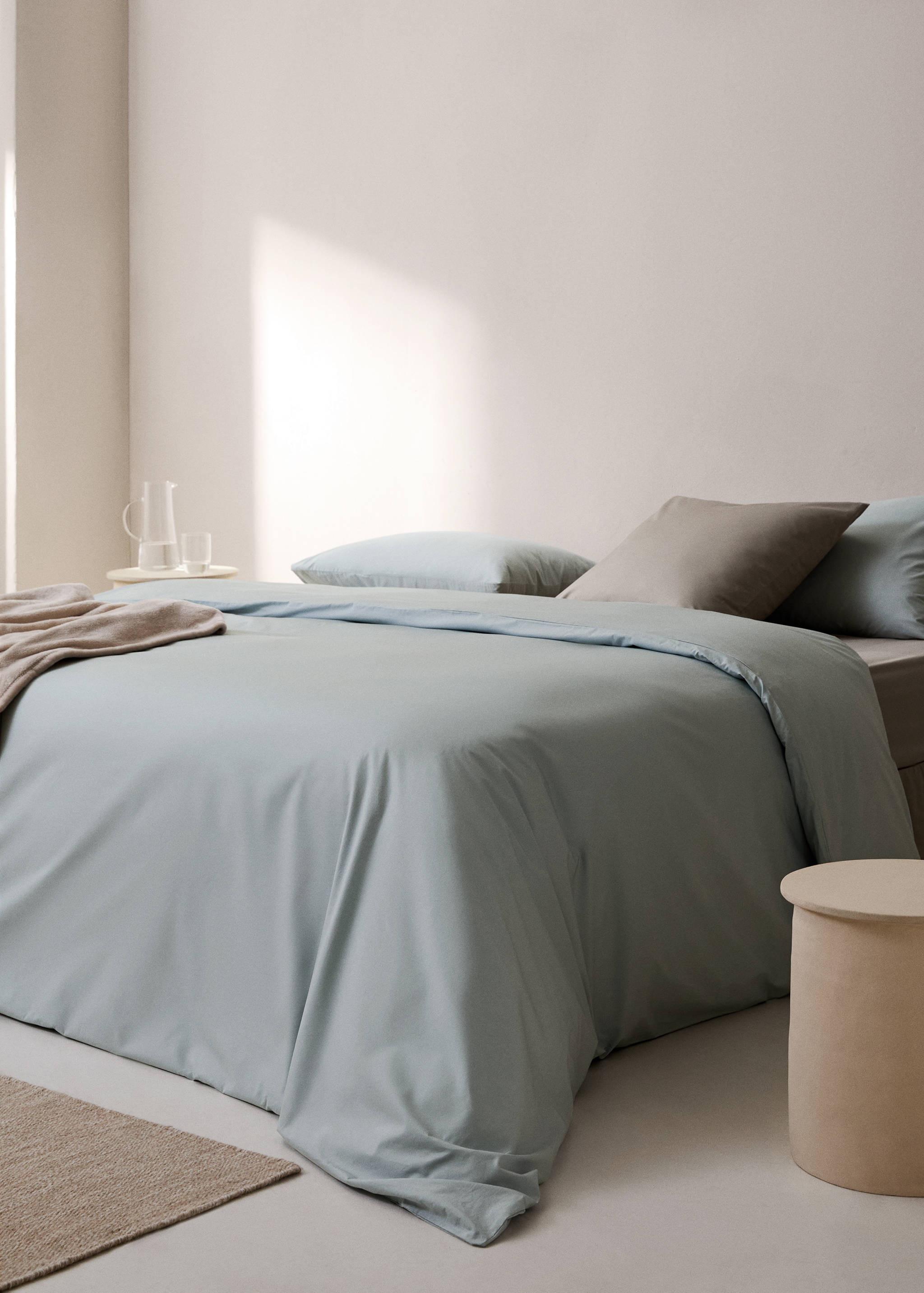 301 thread count cotton duvet cover for King bed - General plane