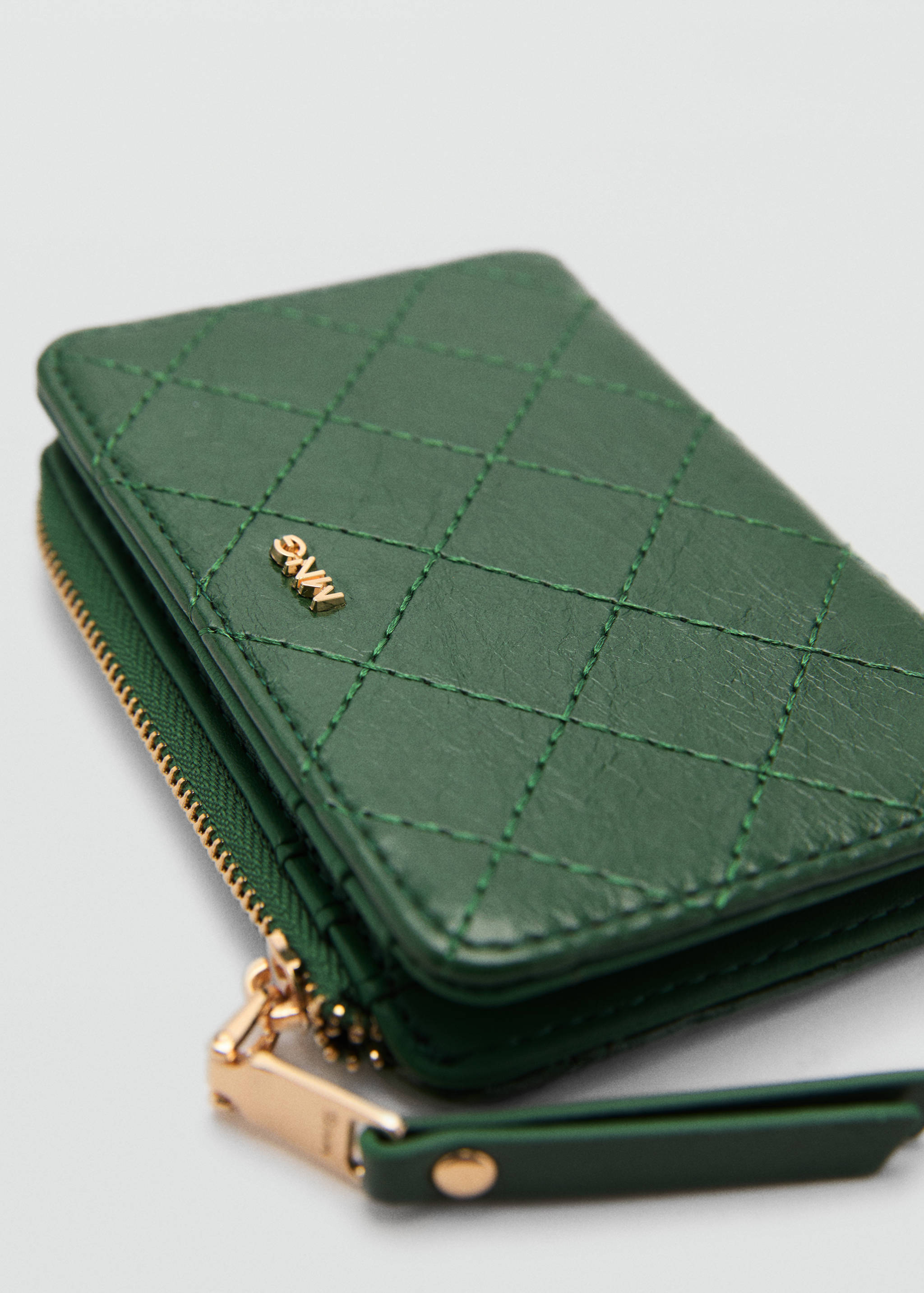 Wallet with decorative stitching - Details of the article 1