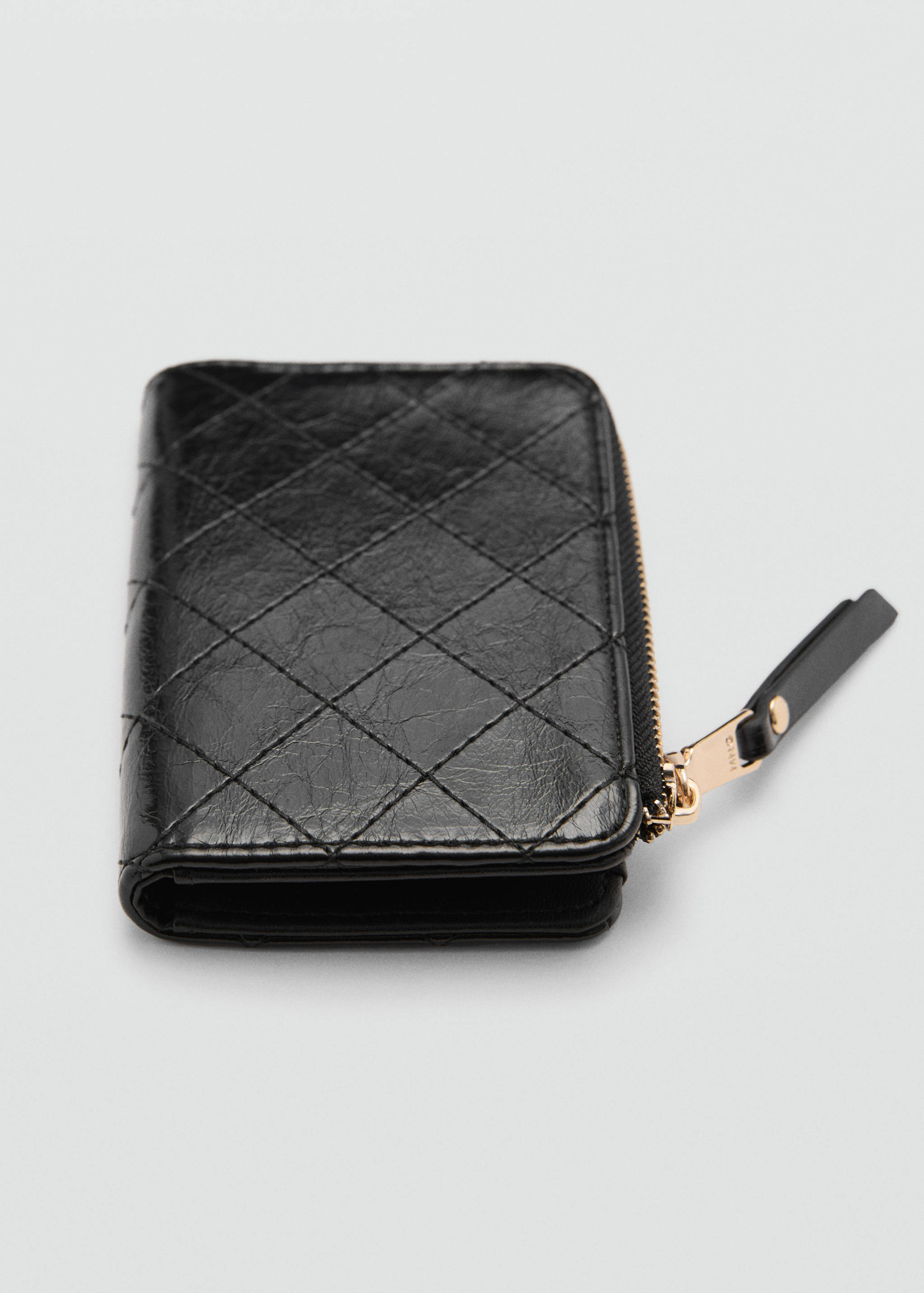 Wallet with decorative stitching - Medium plane