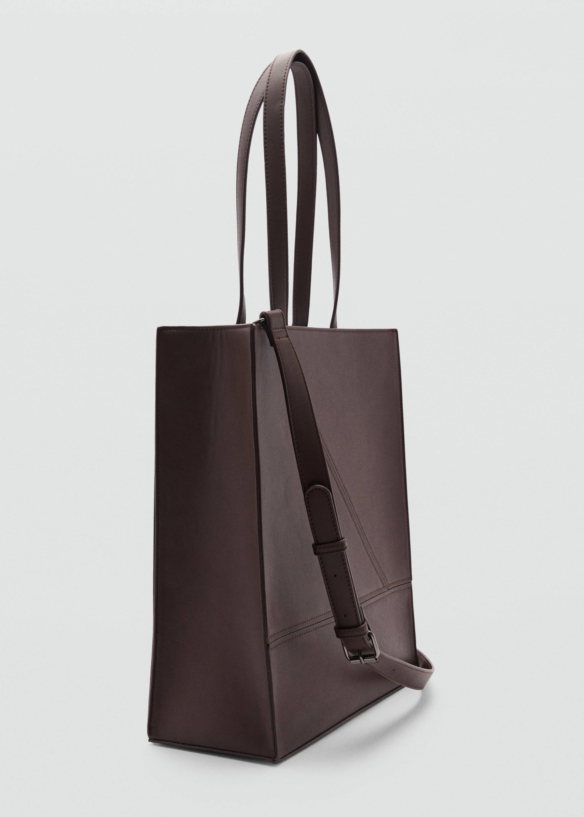 Сумка тоут из искусственной кожи - Средний план