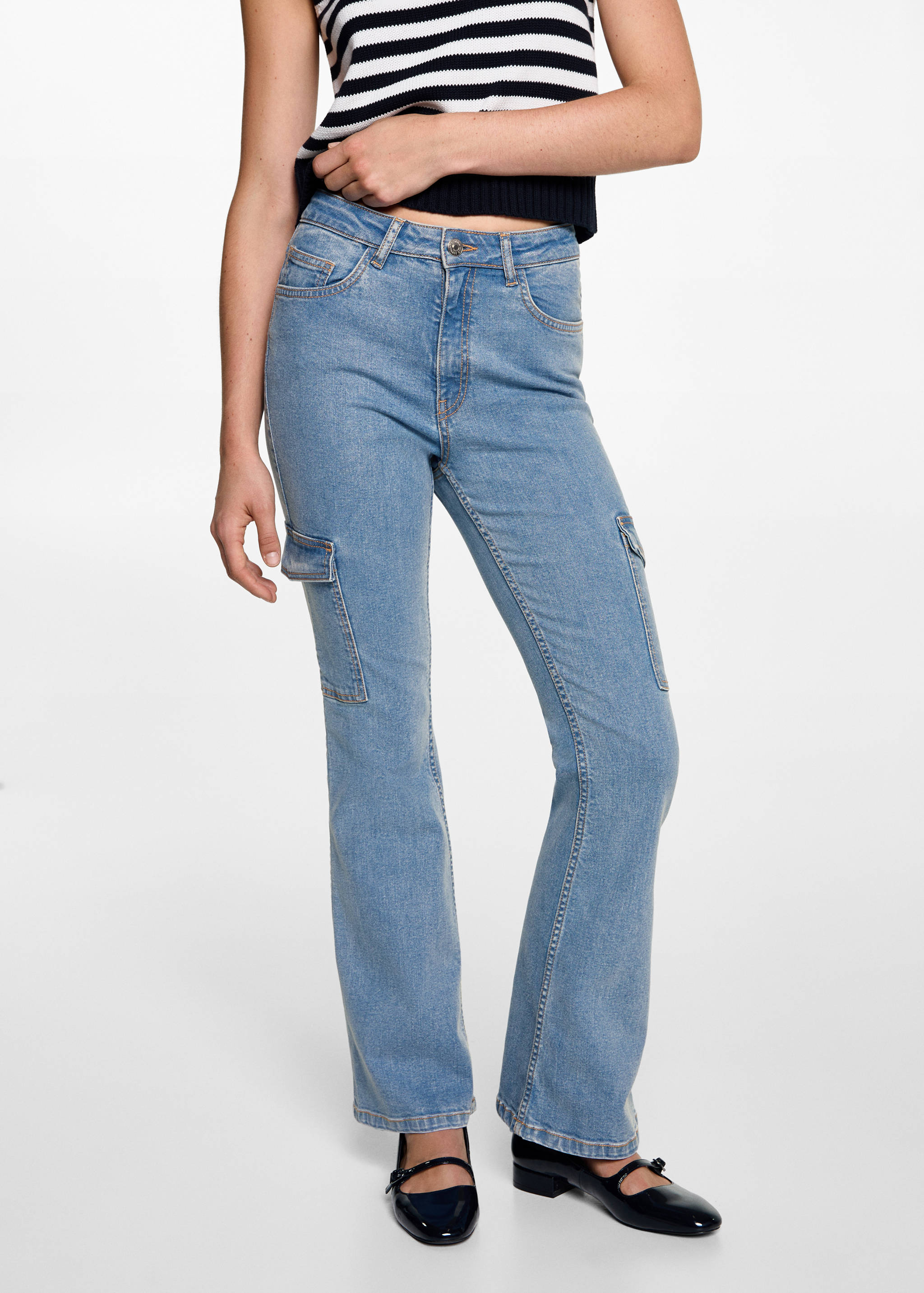 Jeans flare cargo - Plano medio