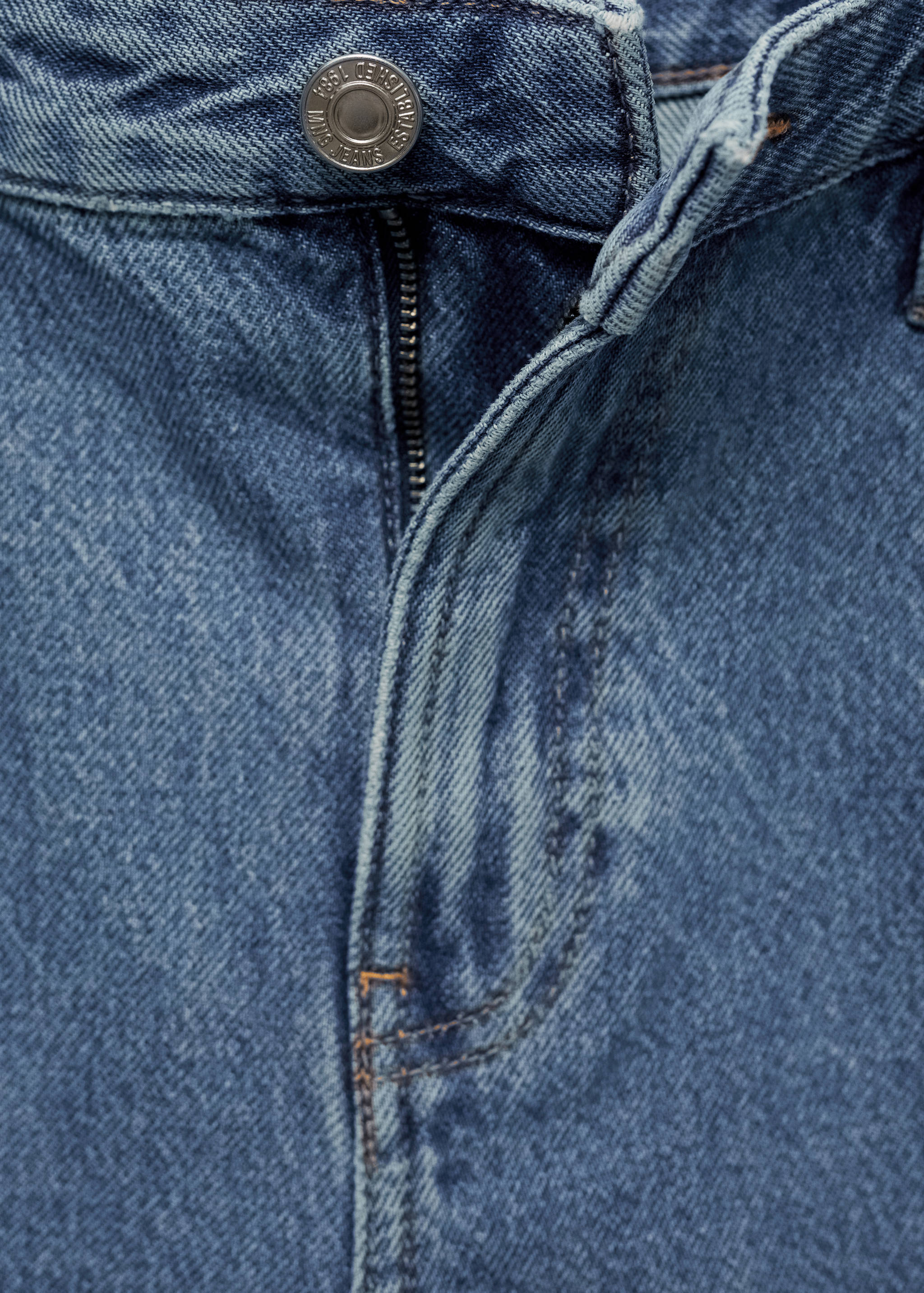 Denim shorts with frayed hem - Details of the article 8