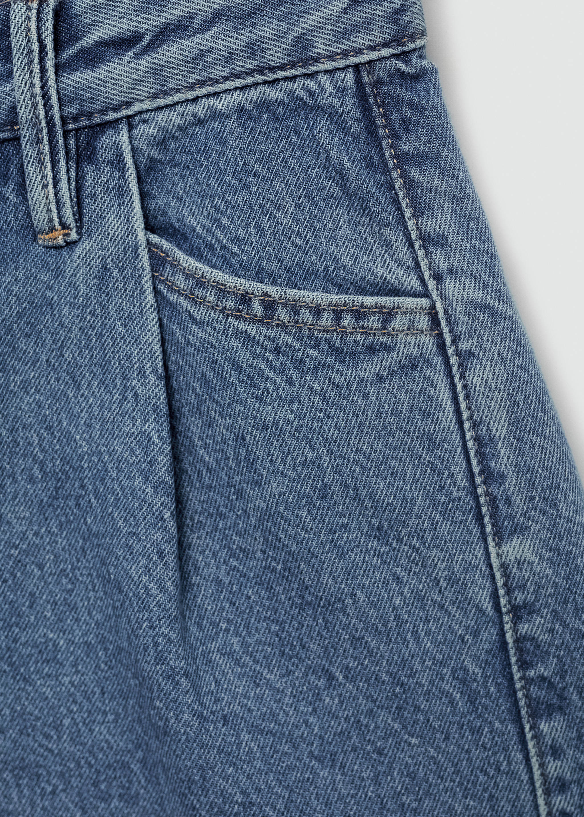 Denim shorts with frayed hem - Details of the article 0