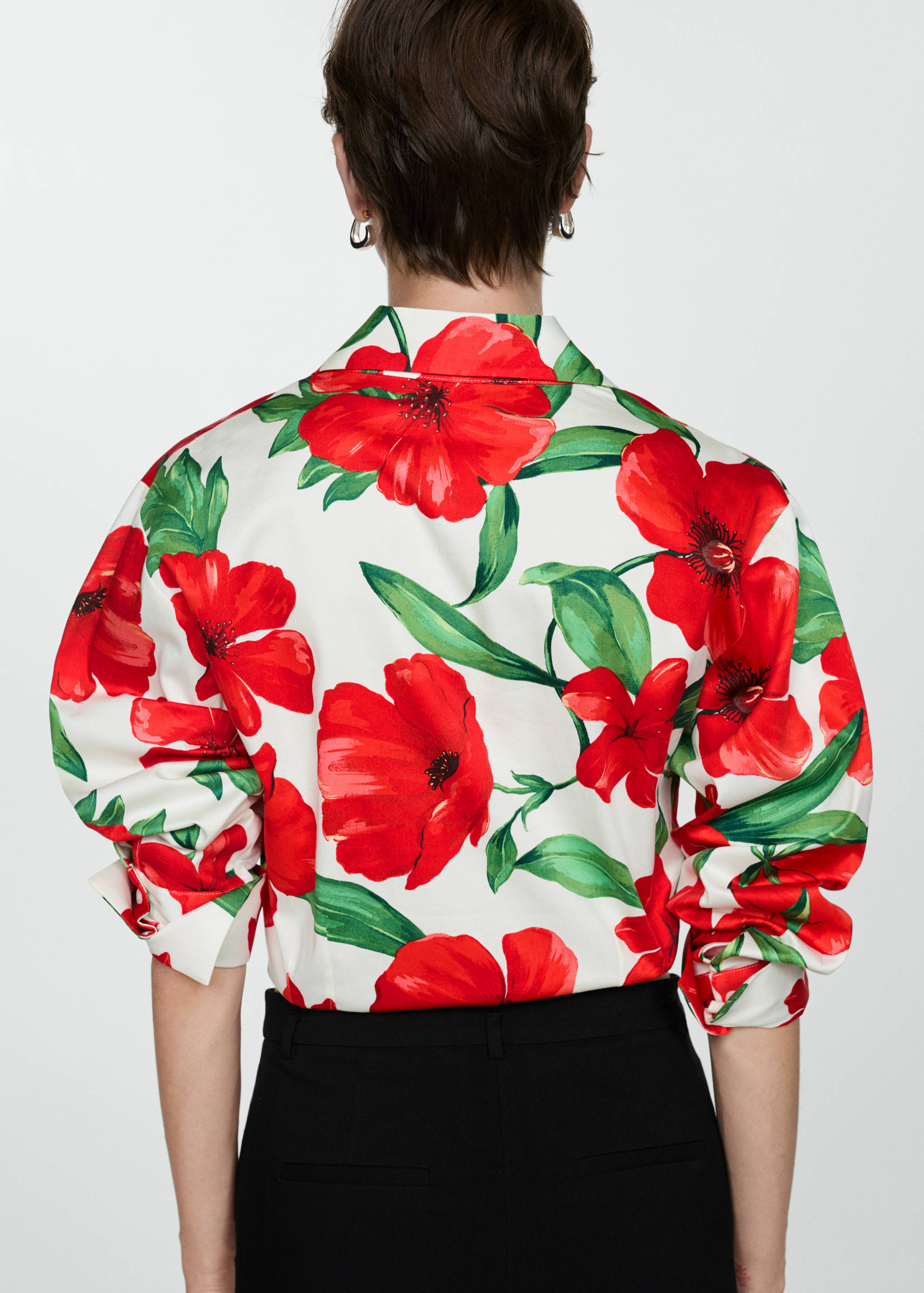 Desenli ve fiyonklu gömlek - Ürünün arkası