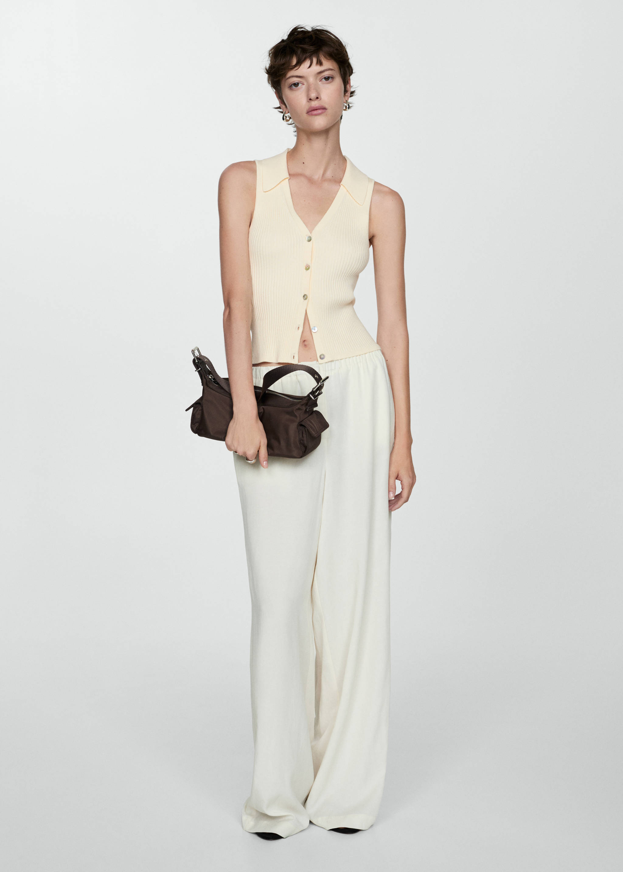 Buttoned knit top - General plane