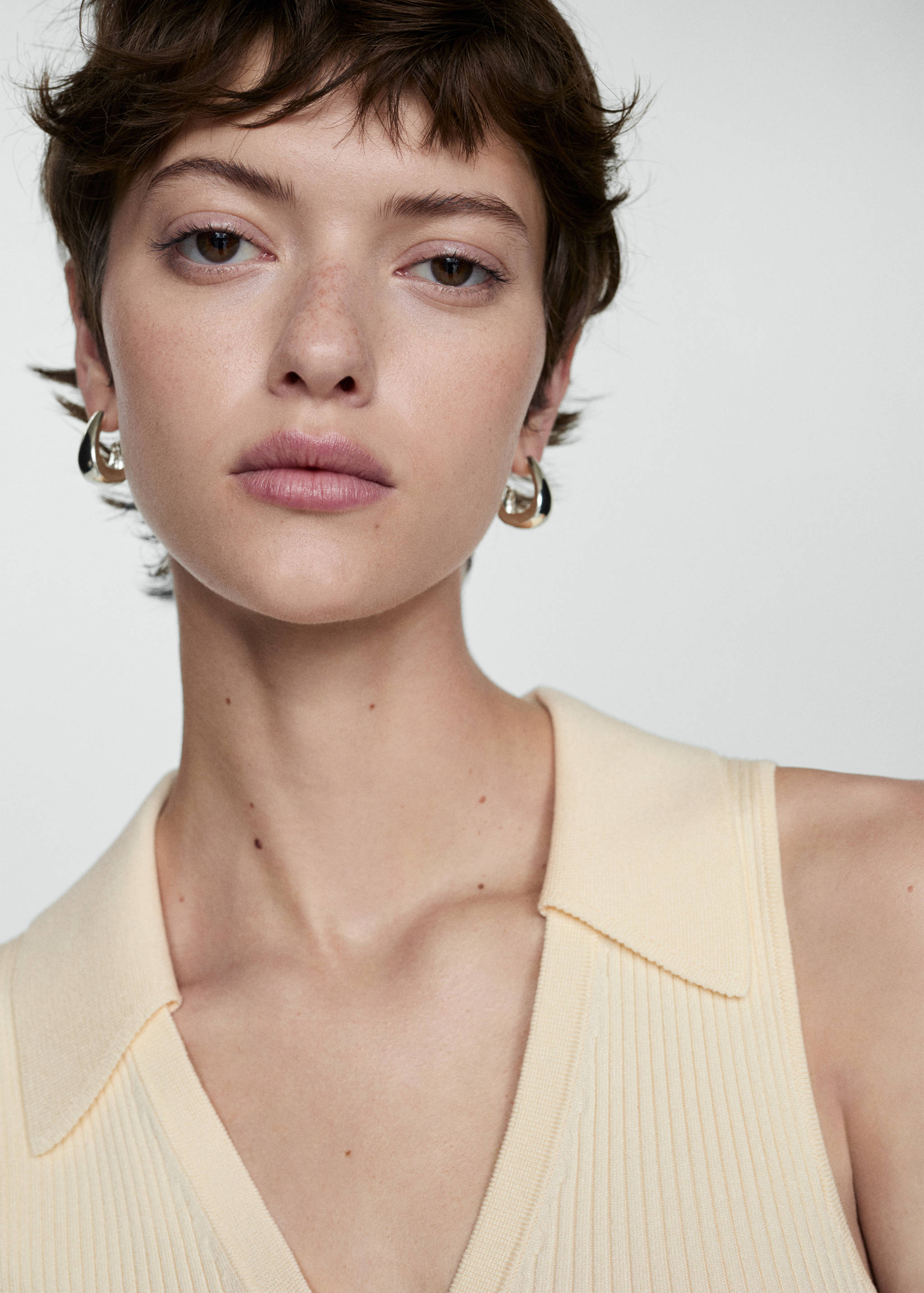 Buttoned knit top - Details of the article 1