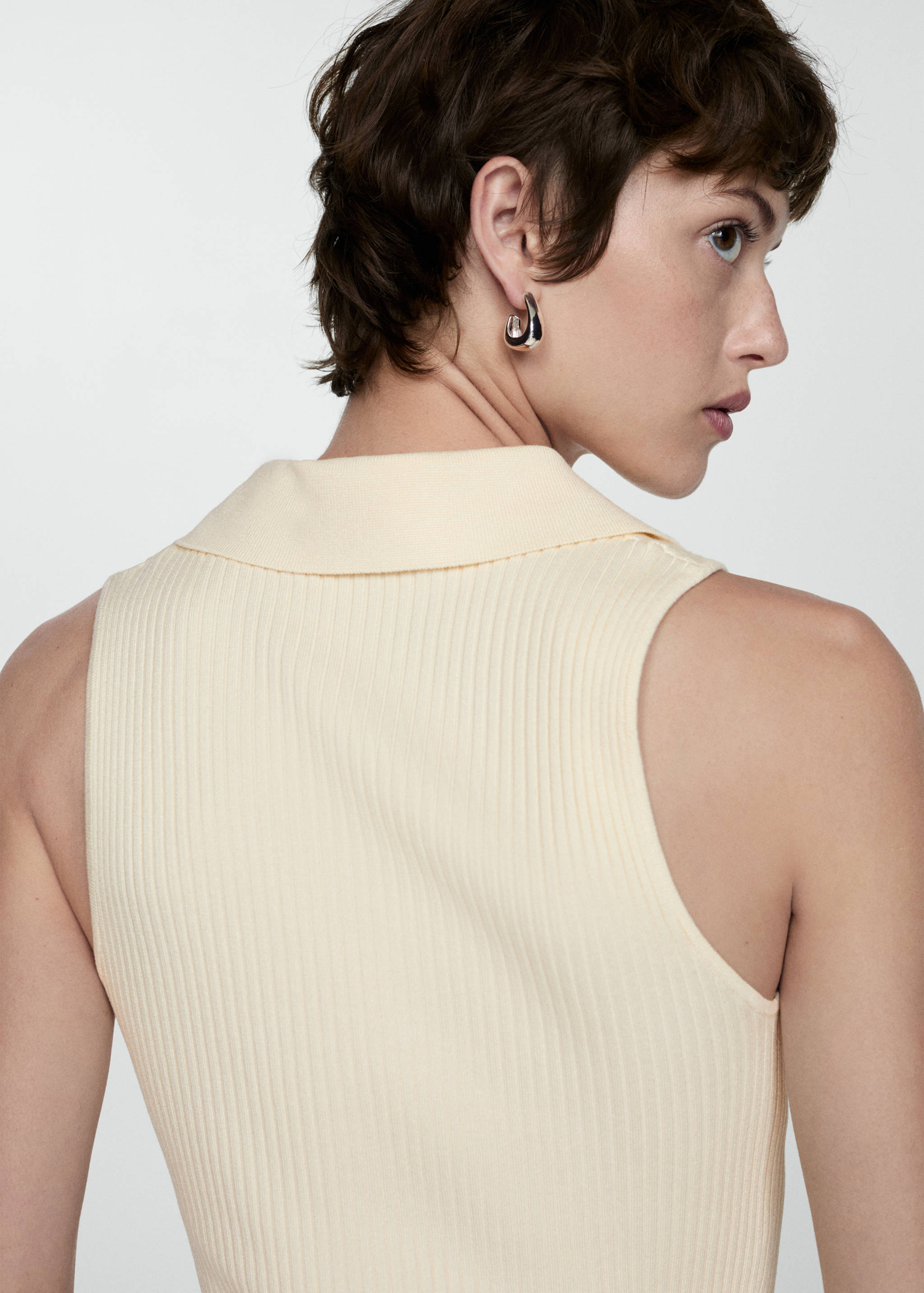 Buttoned knit top - Details of the article 2