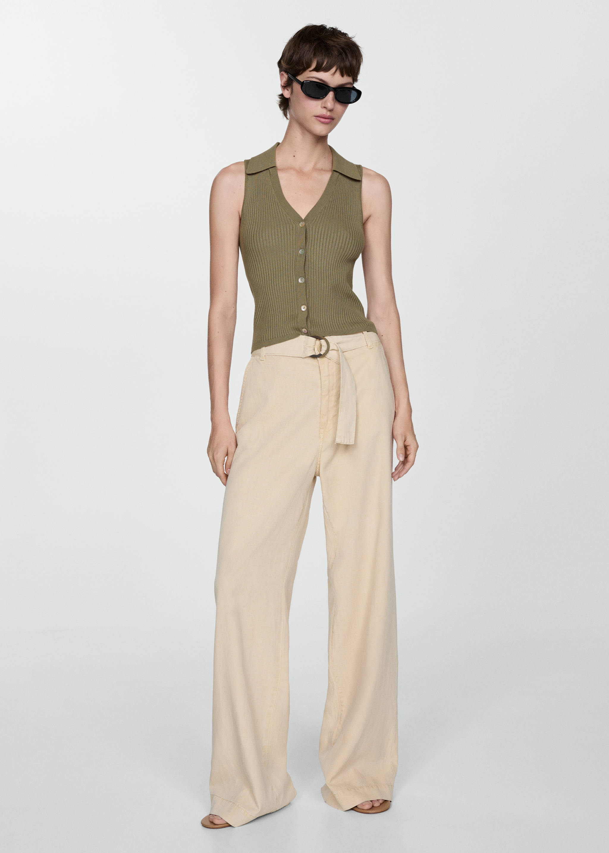 Buttoned knit top - General plane