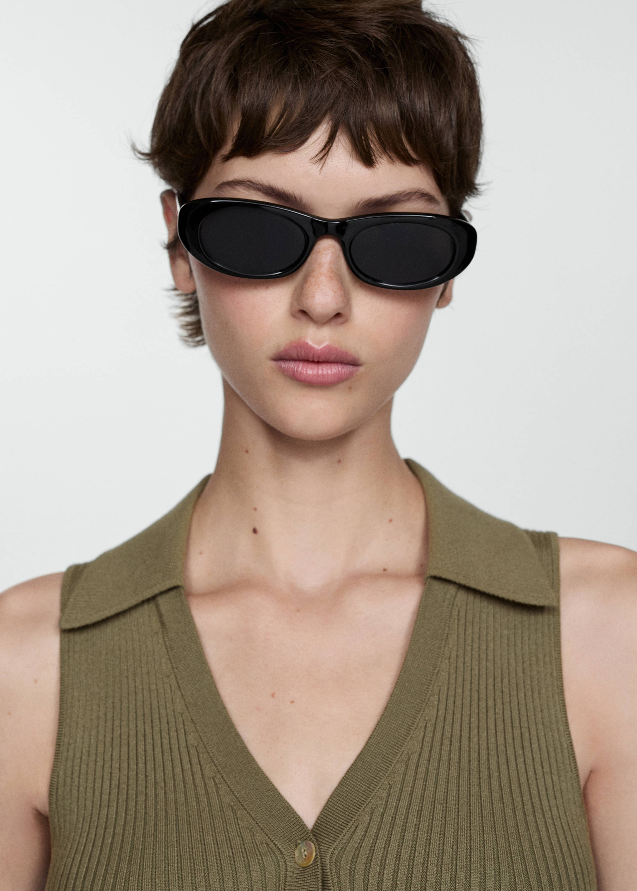 Buttoned knit top - Details of the article 1