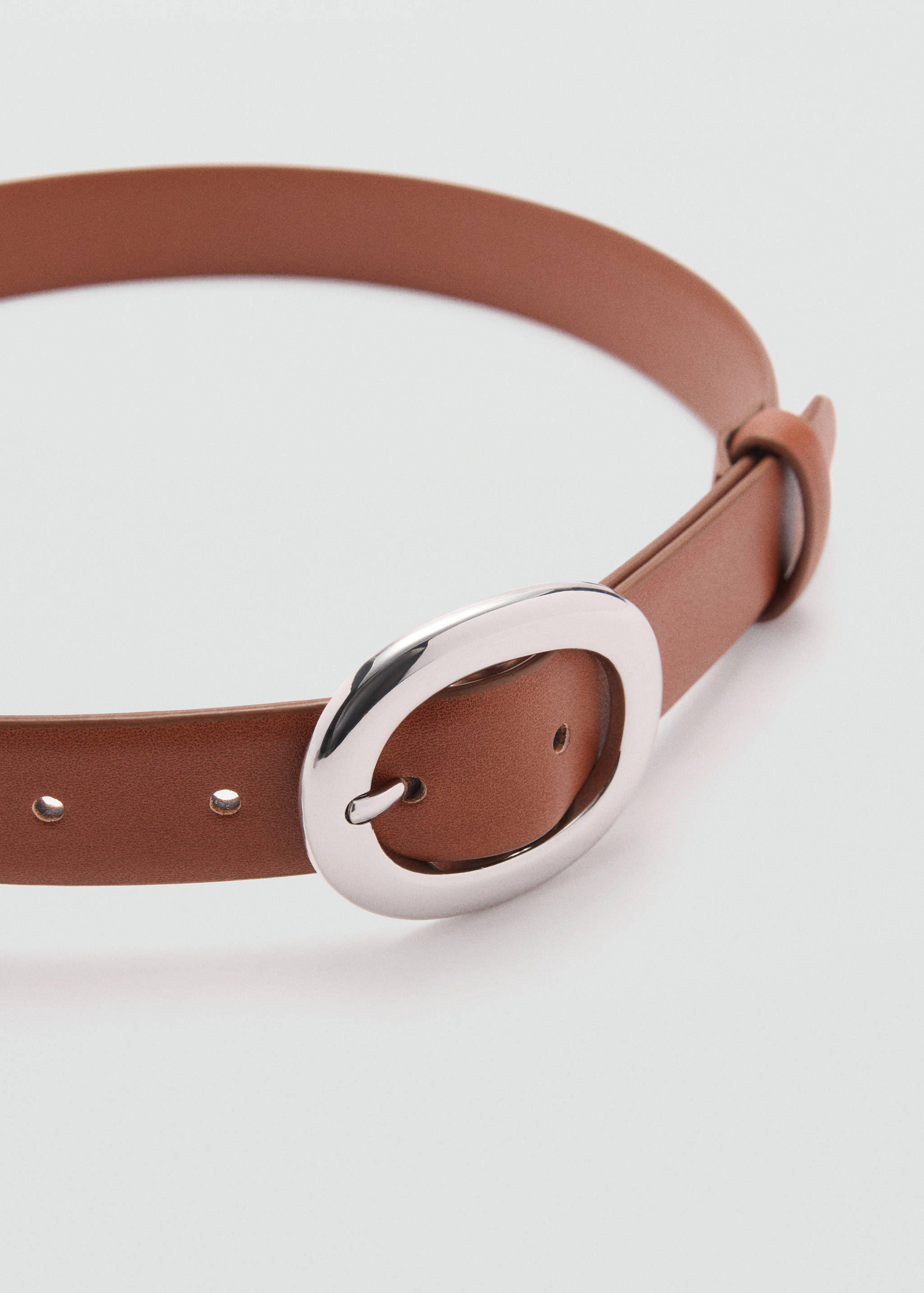 Ceinture boucle ronde - Plan moyen