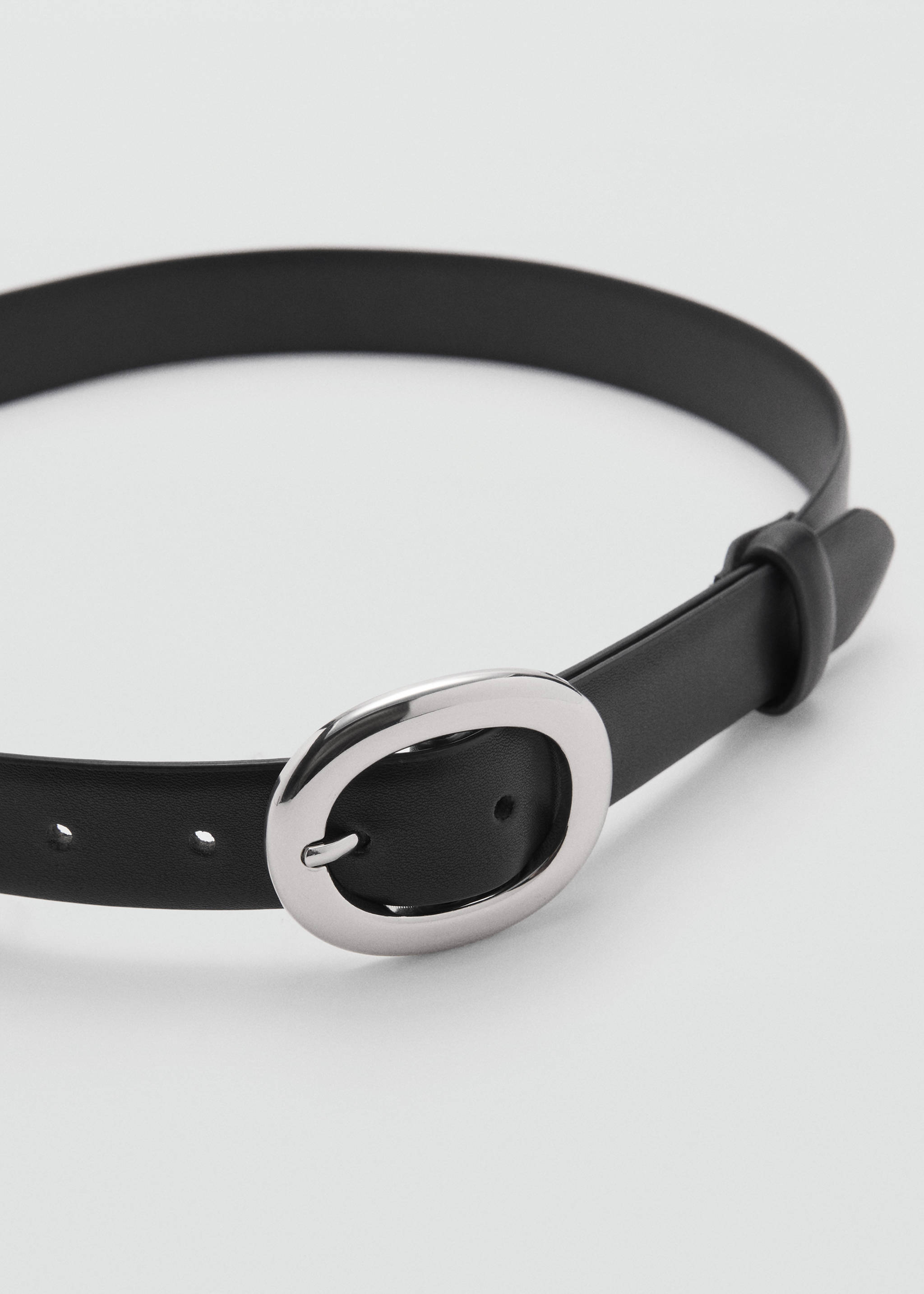 Ceinture boucle ronde - Plan moyen