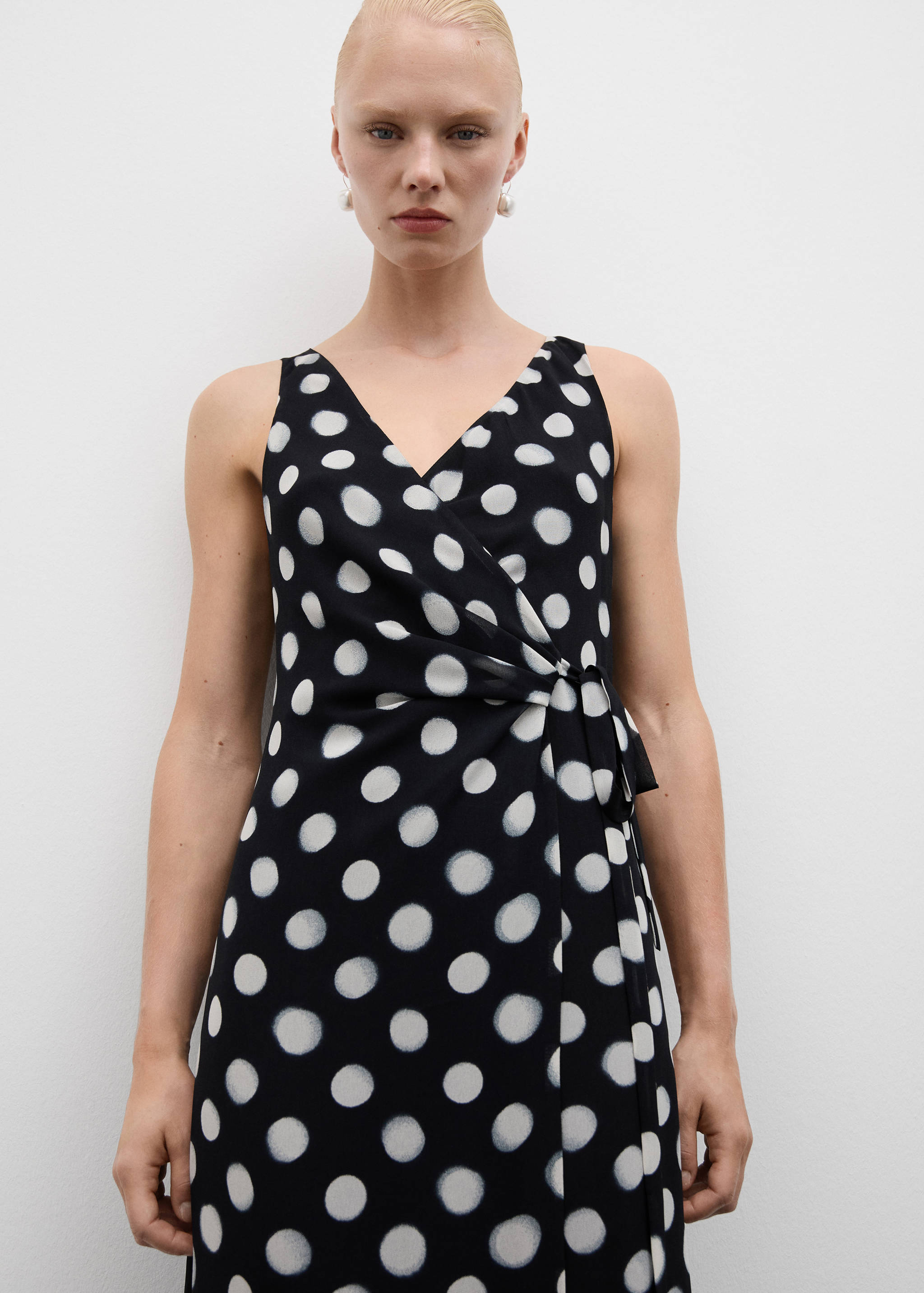 Cross dress with polka-dots - Medium plane