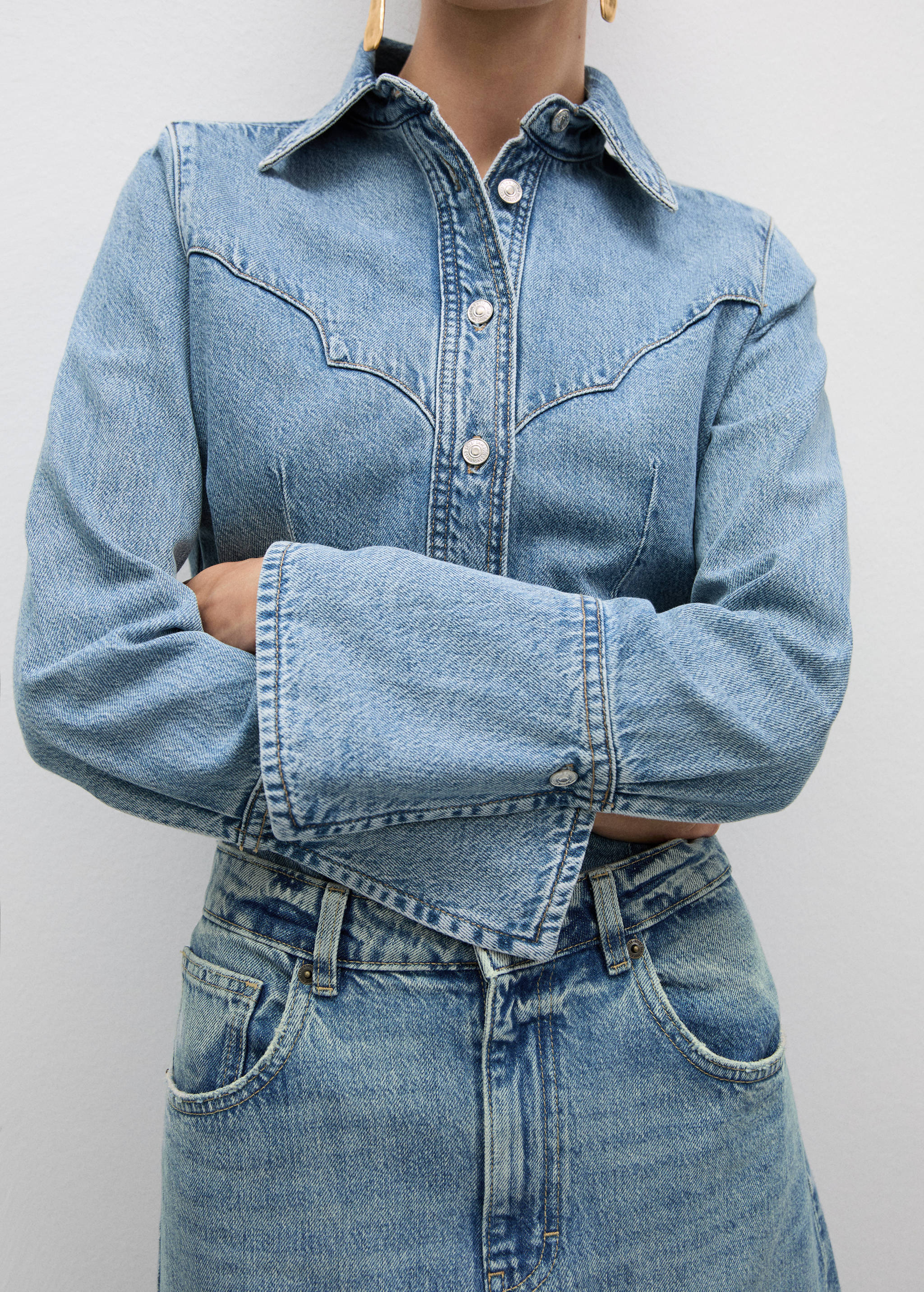Denim shirt with seams - Details of the article 6