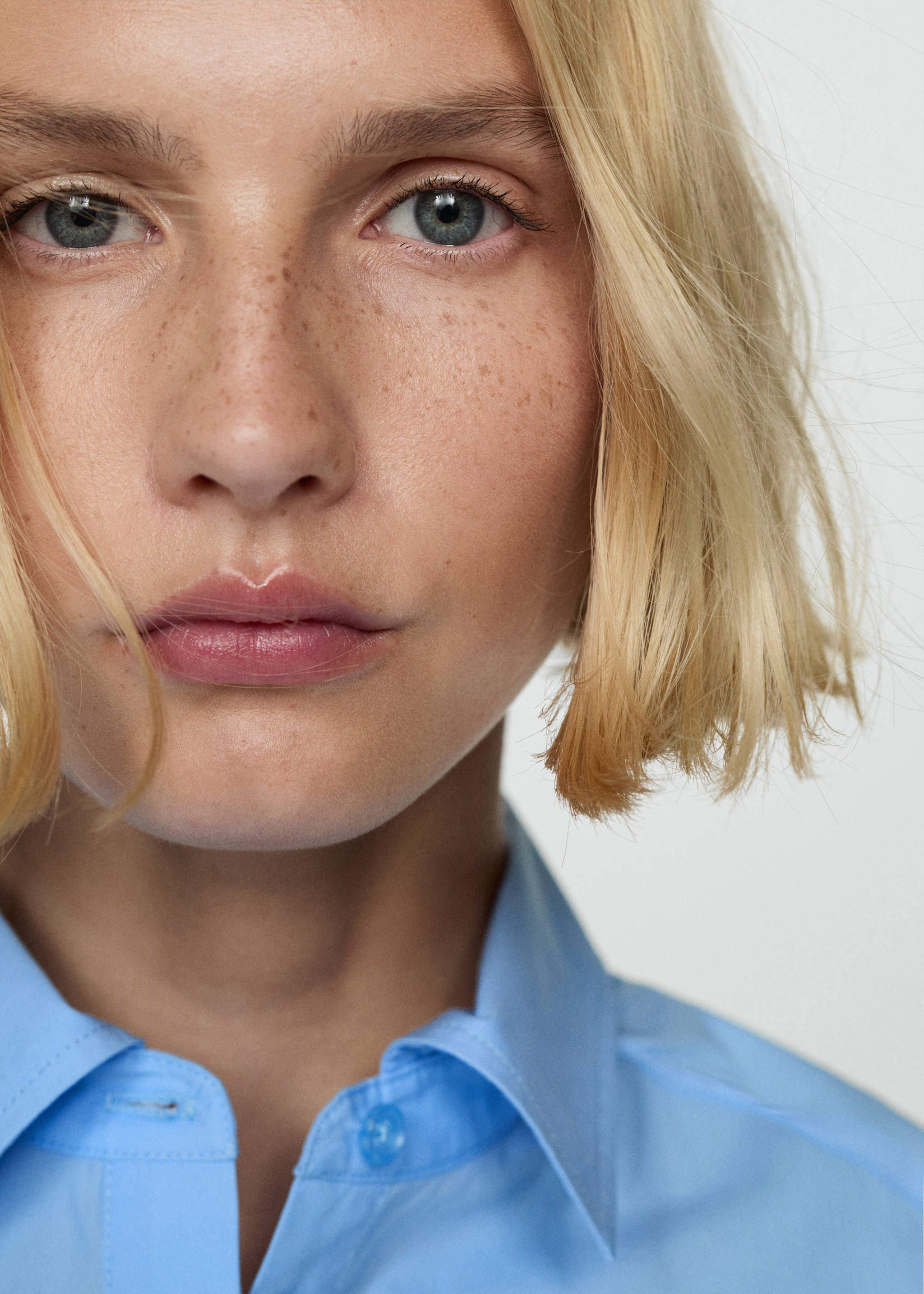 Lyocell shirt with hidden buttons - Details of the article 1