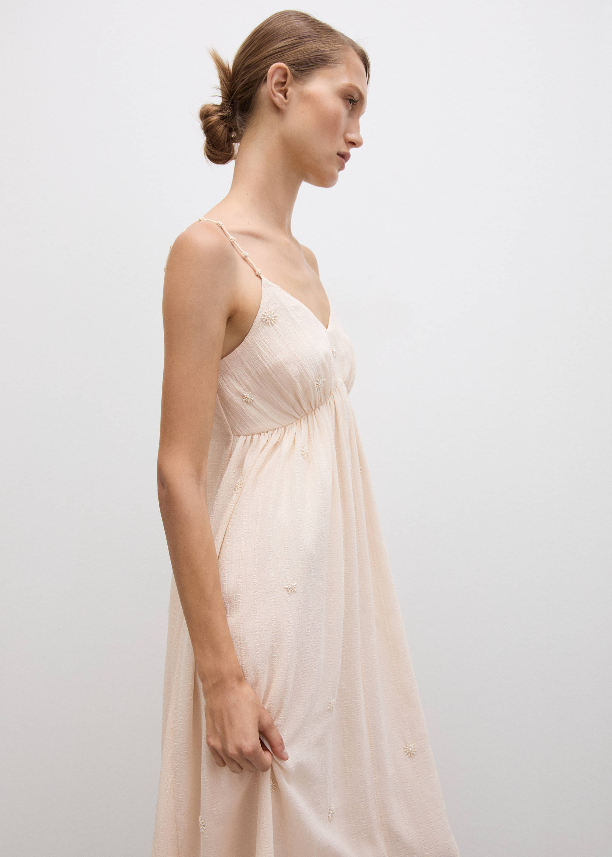 Robe bretelles perles - Plan moyen