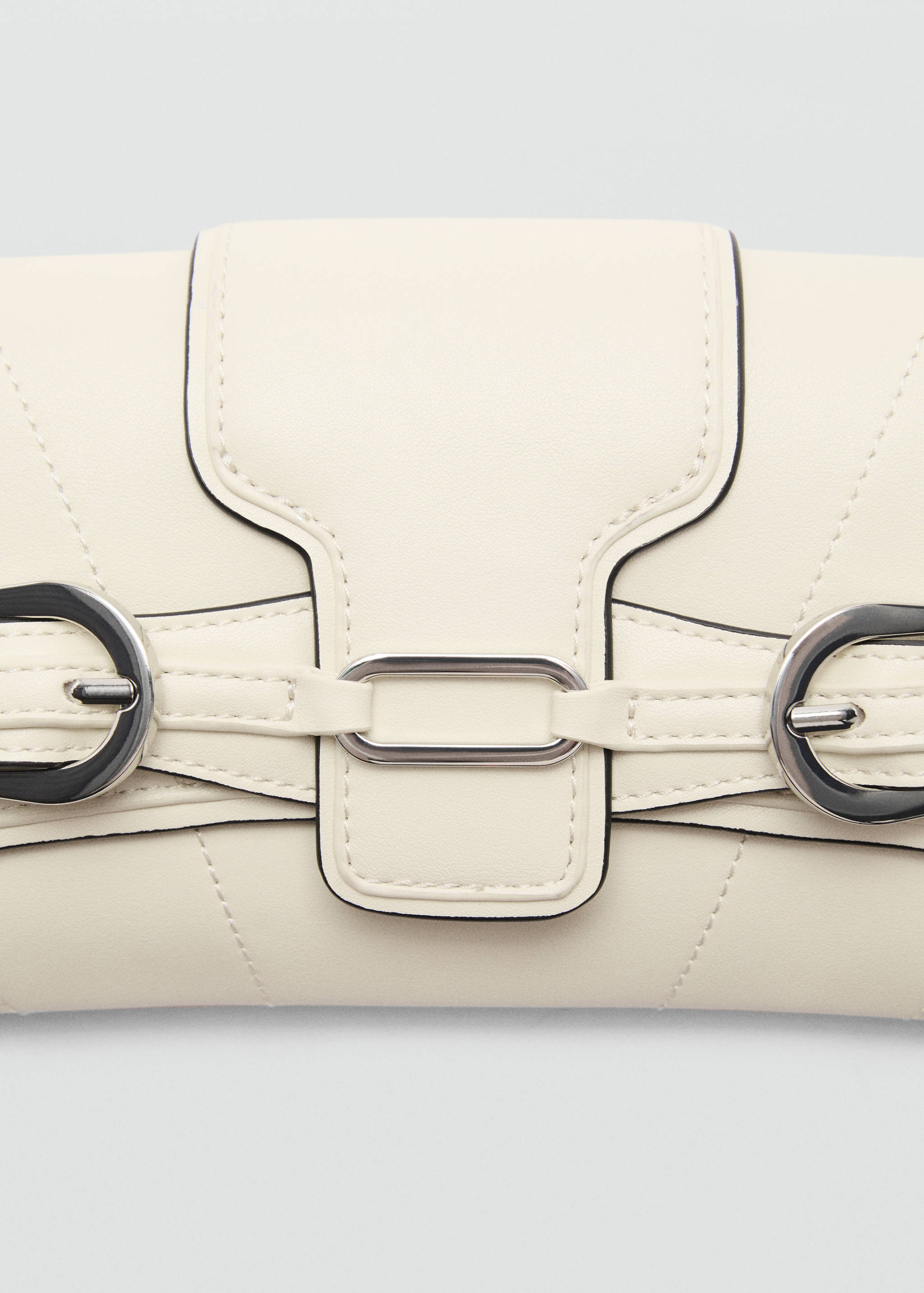 Schultertasche mit Schnallendetail - Detail des Artikels 2