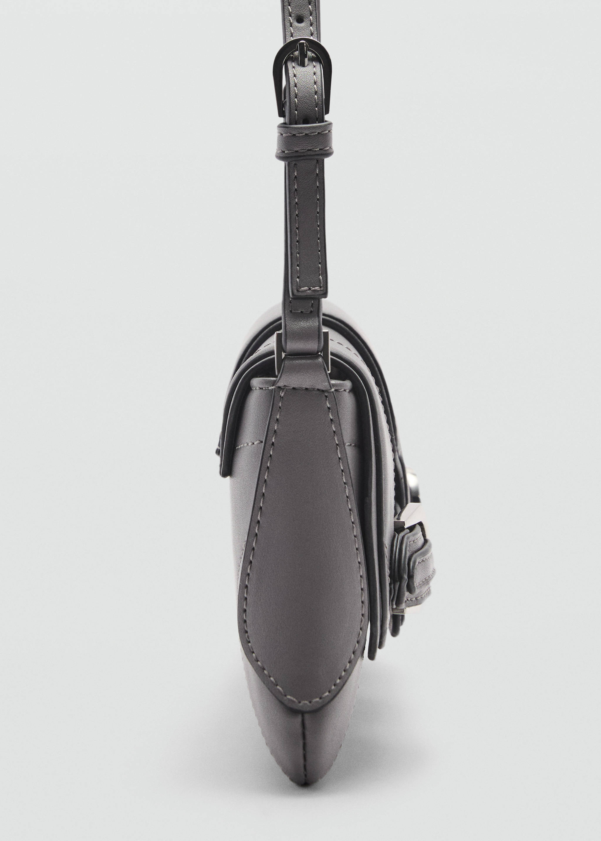 Schultertasche mit Schnallendetail - Detail des Artikels 1