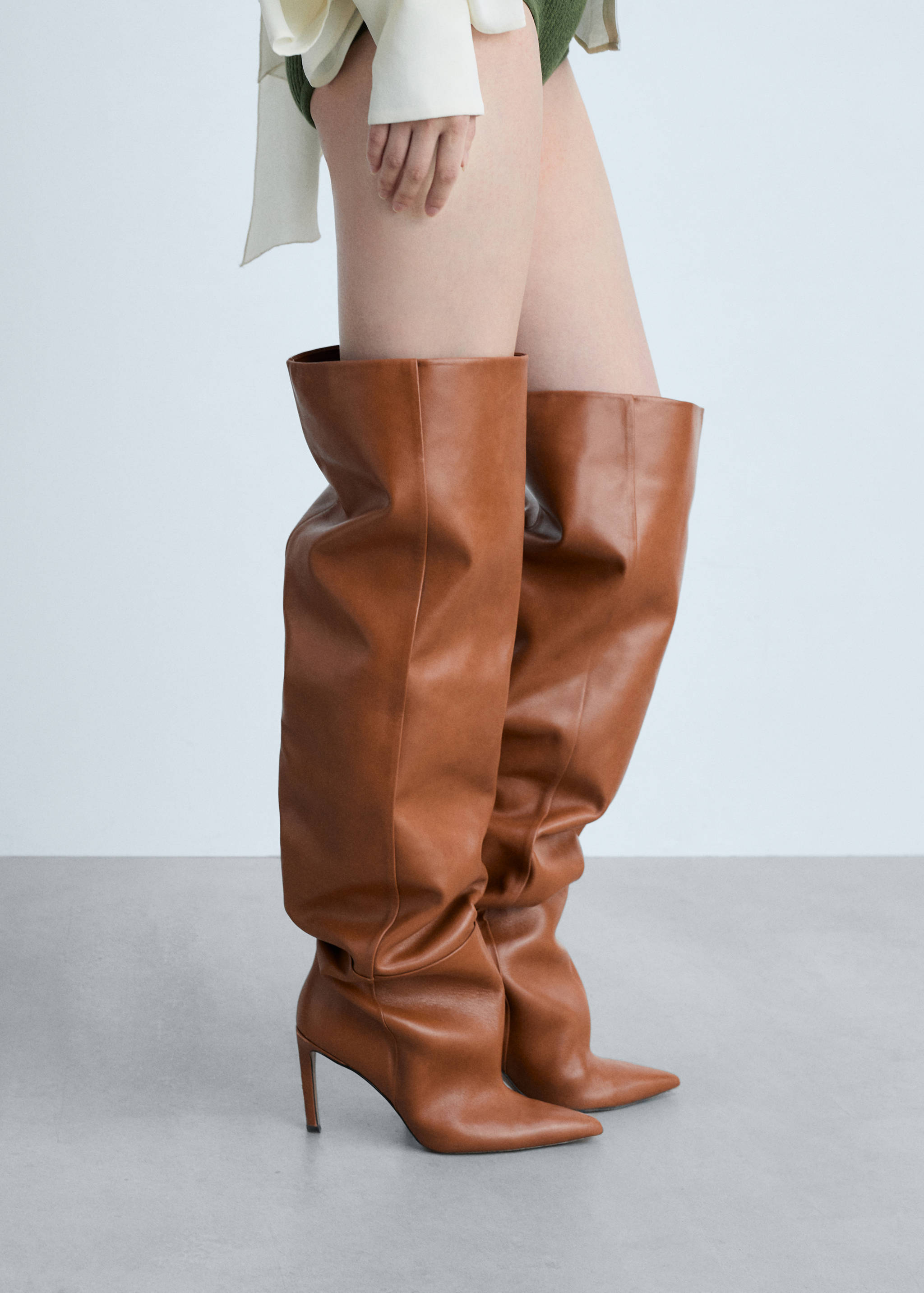 Knee-high leather boots with ruched detail - General plane
