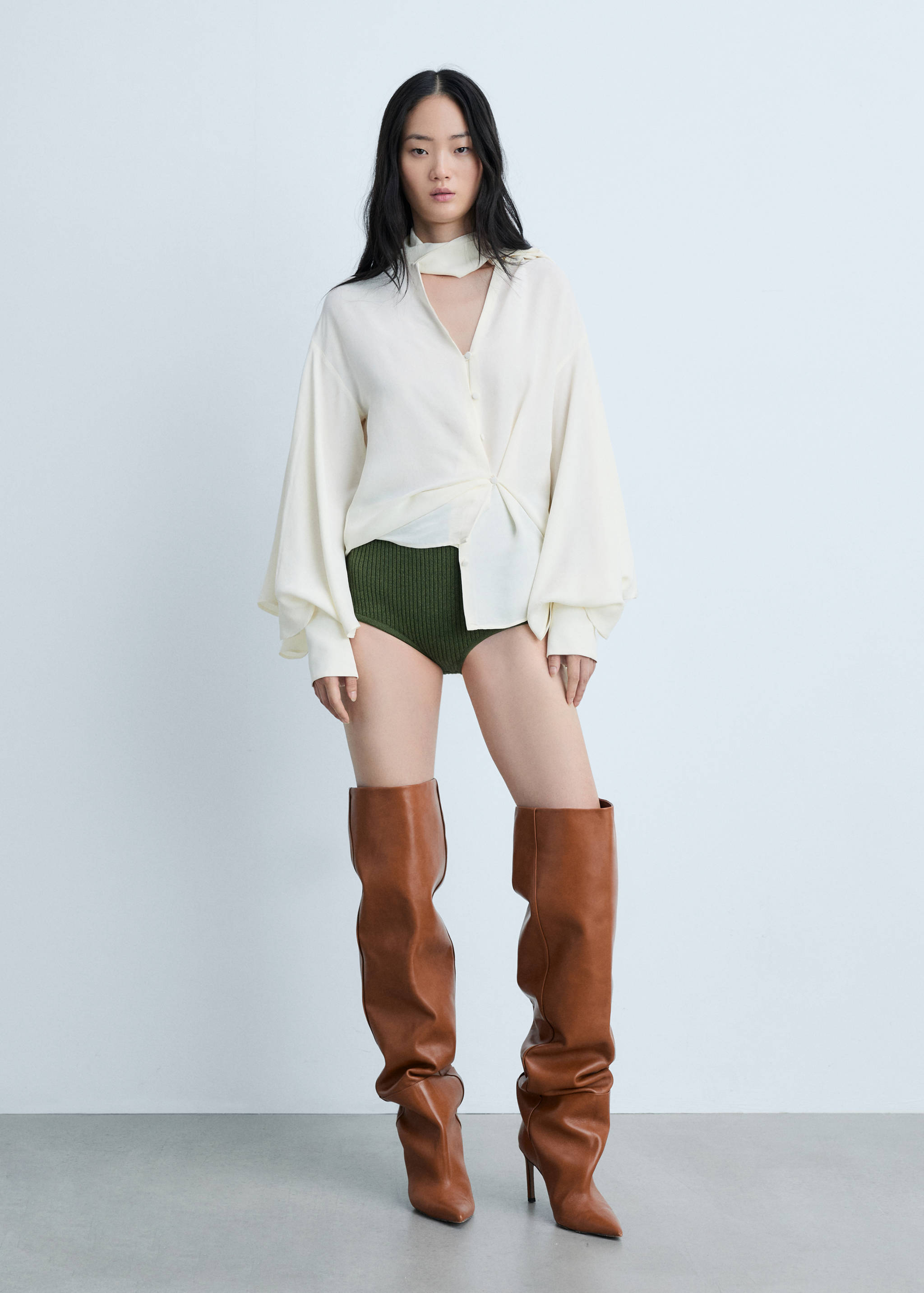 Knee-high leather boots with ruched detail - Details of the article 9