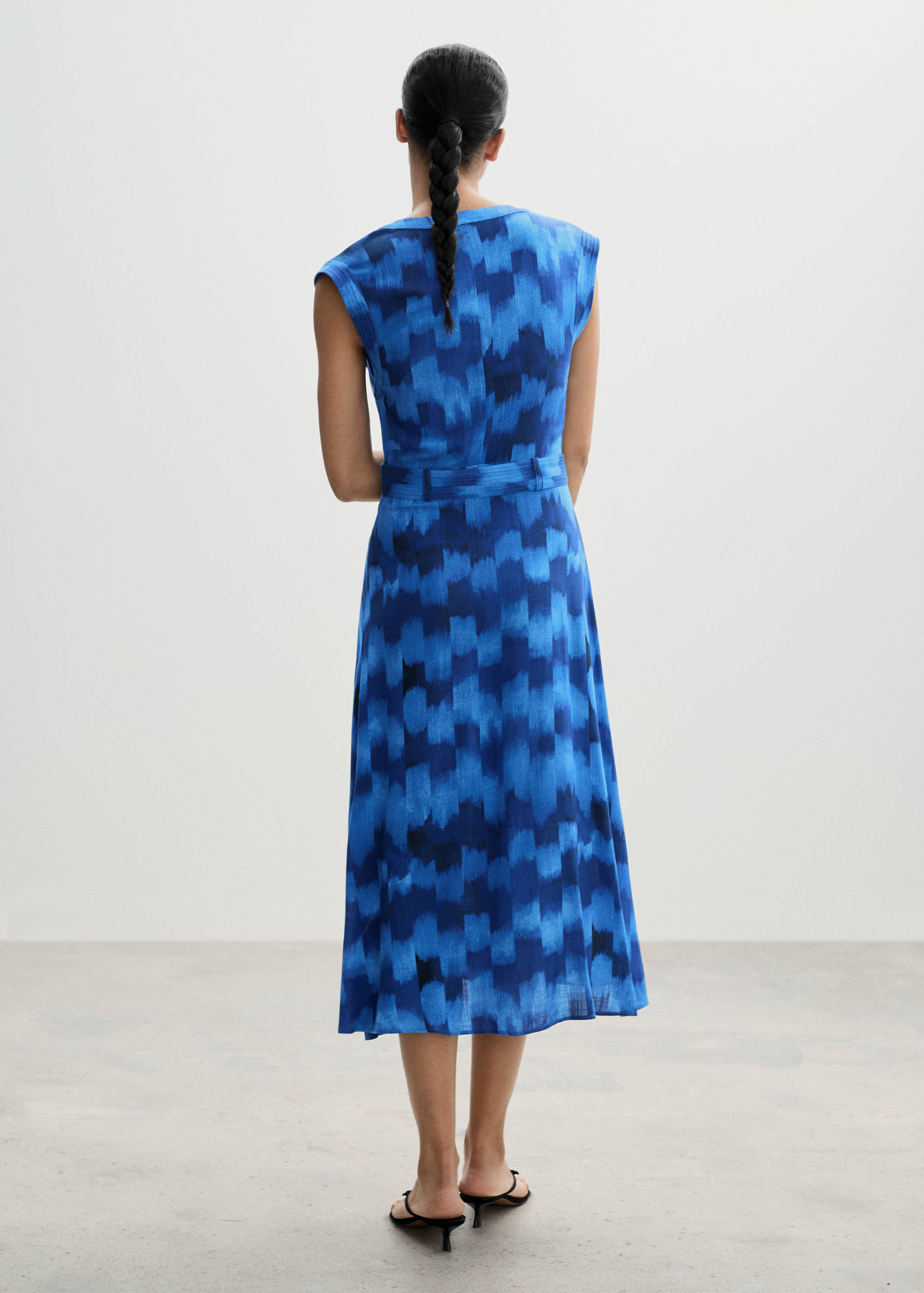 Jurk met print en ceintuur - Achterkant van het artikel