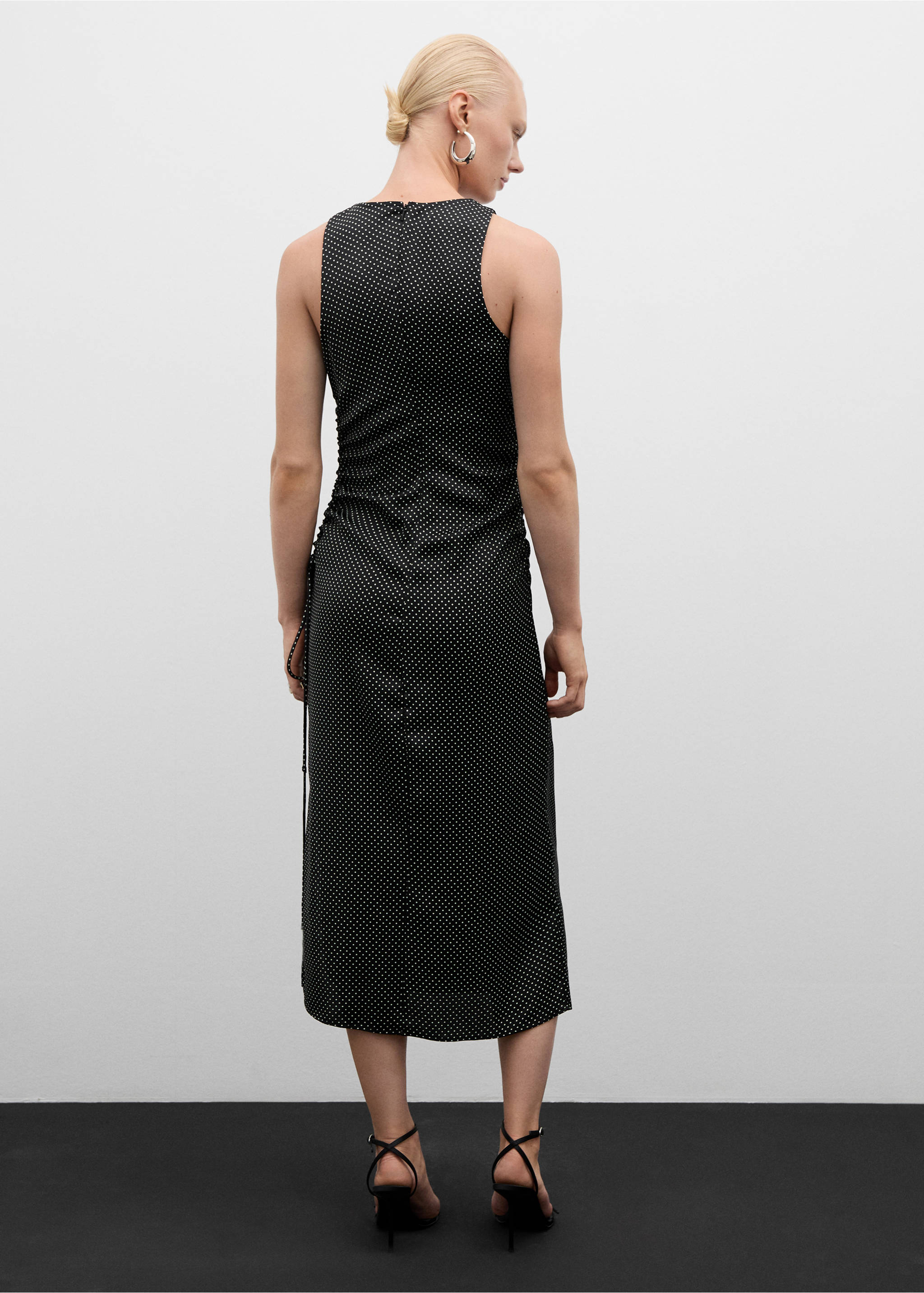 Vestido lunares fruncido lateral - Reverso del artículo, Negro. Ref: 77024074-00.