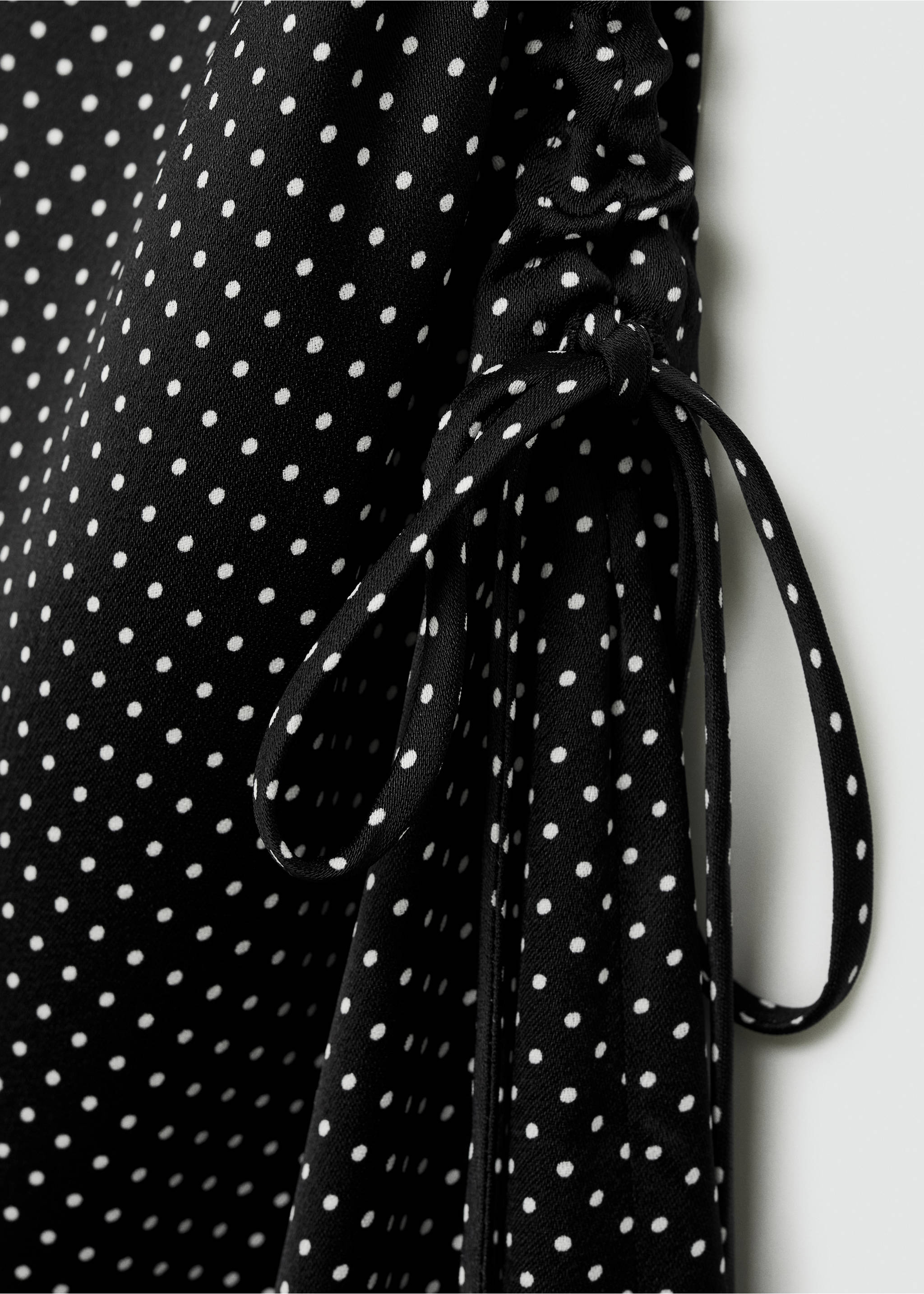 Vestido lunares fruncido lateral - Detalle del artículo 8, Negro. Ref: 77024074-00.