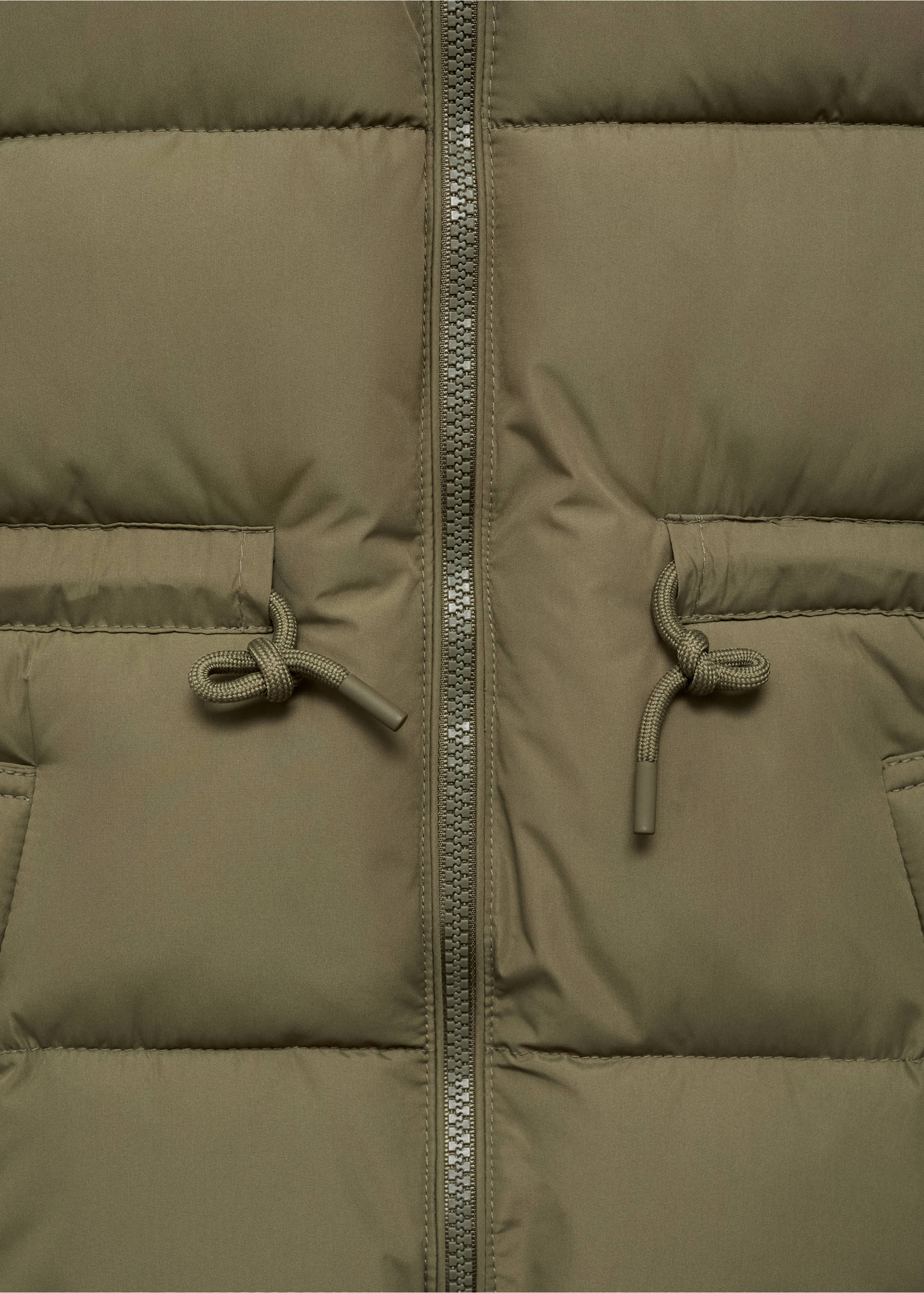 Gilet matelassé long - Détail de l'article 8, Kaki. Ref: 77024438-00.