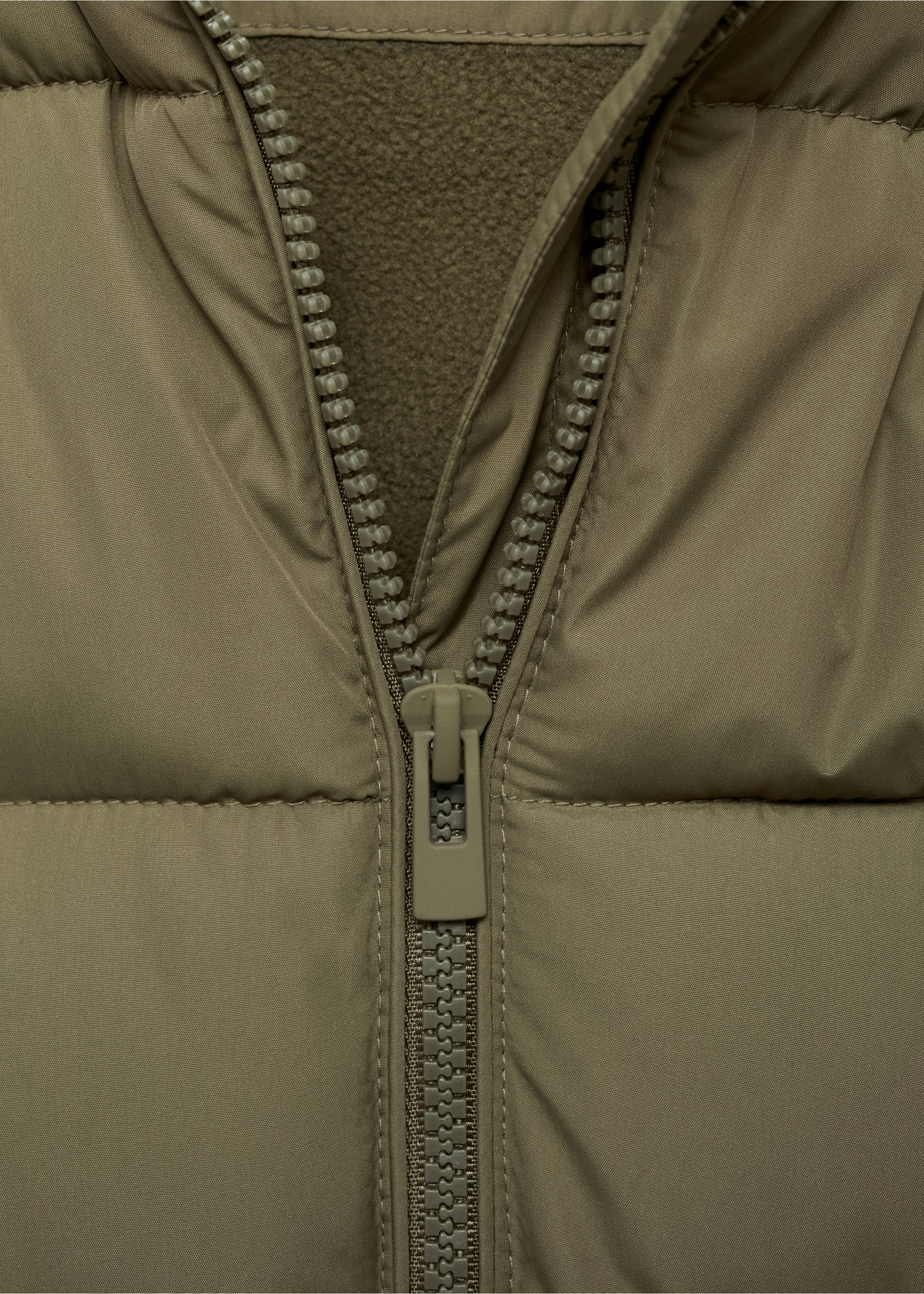 Gilet matelassé long - Détail de l'article 0, Kaki. Ref: 77024438-00.