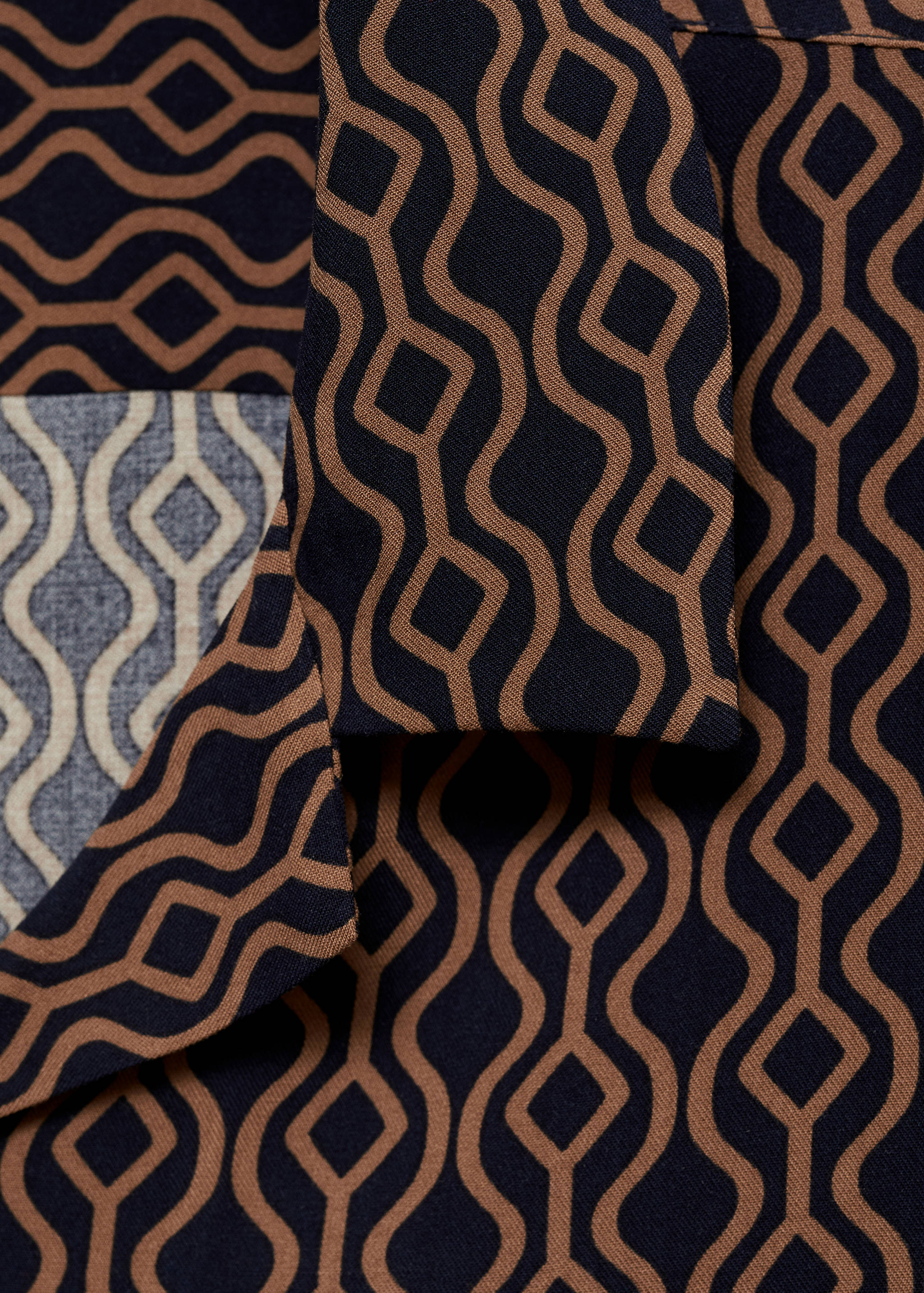 Printed fluid regular-fit shirt - Details of the article 8