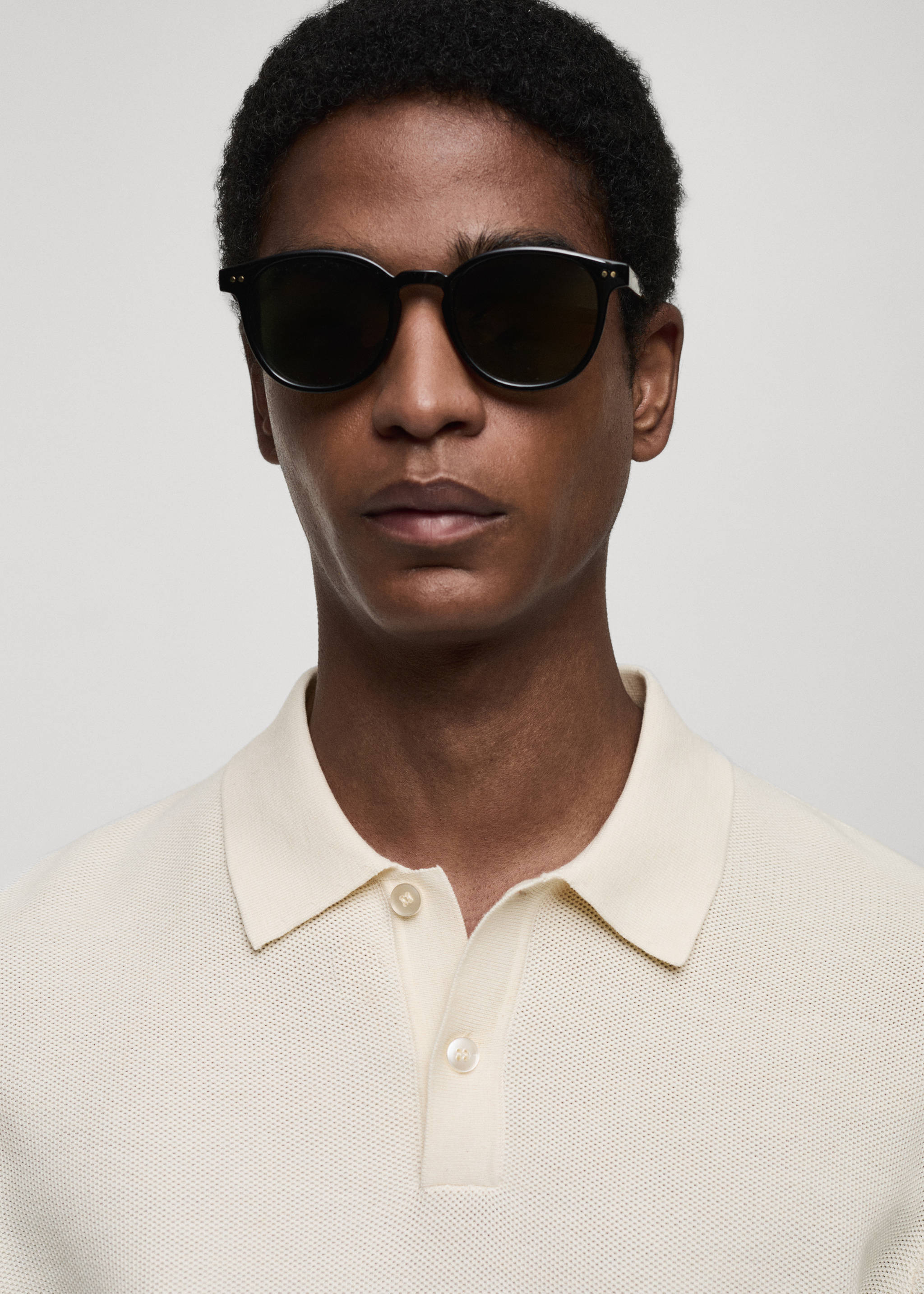 Knitted structured polo sweater - Details of the article 1