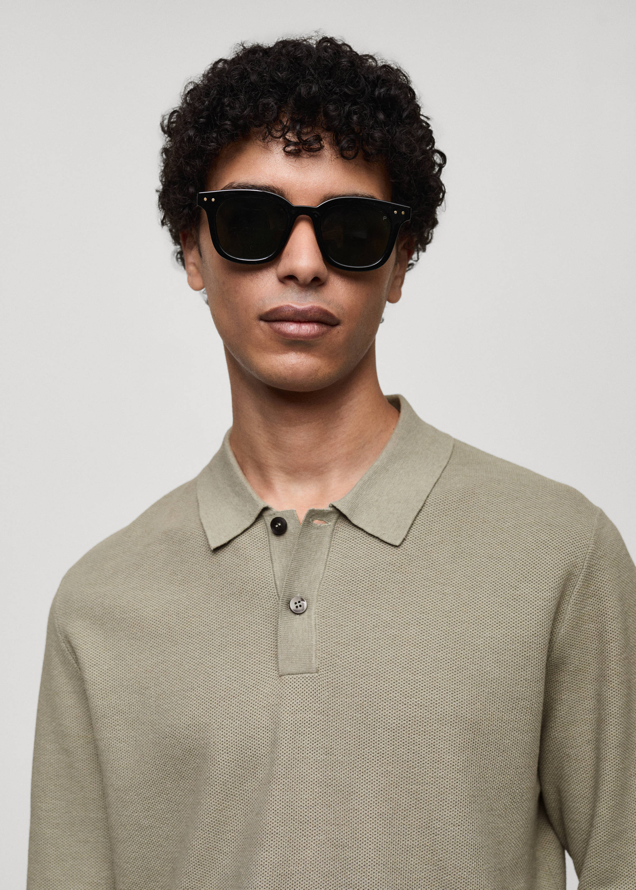 Knitted structured polo sweater - Details of the article 1