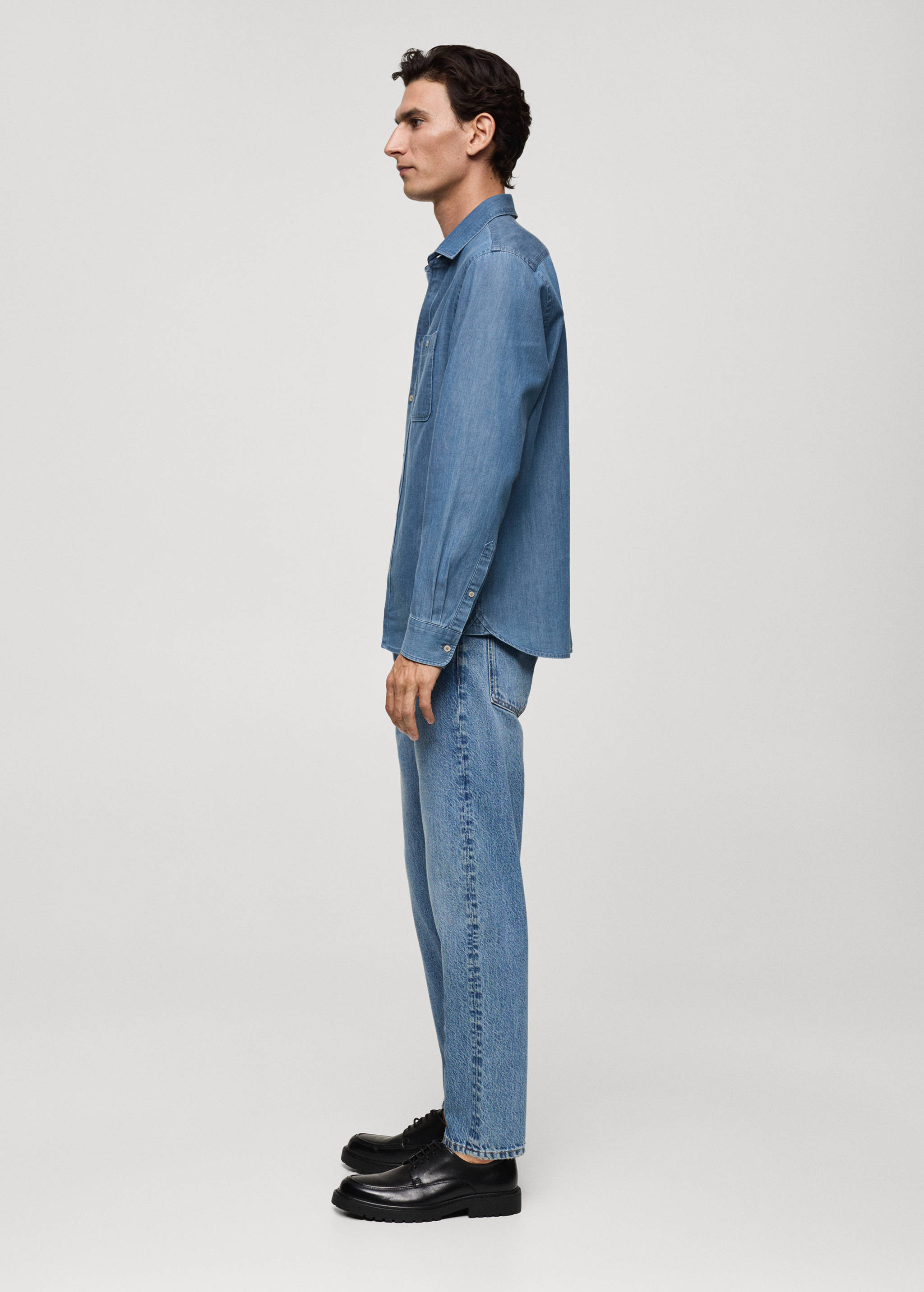 Denim overshirt with regular fit pockets - Details of the article 2