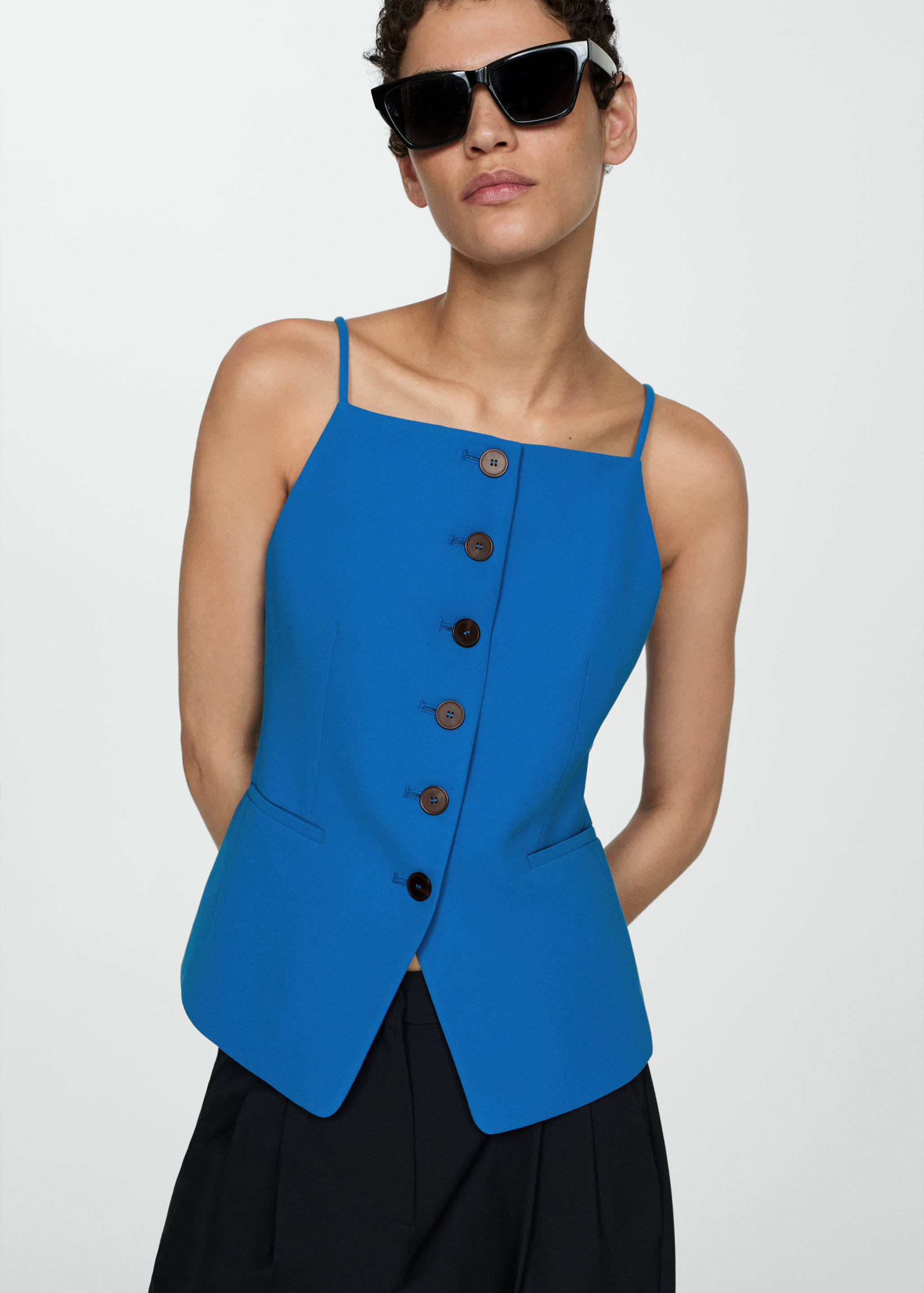 Halter-neck gilet with buttons - Details of the article 6