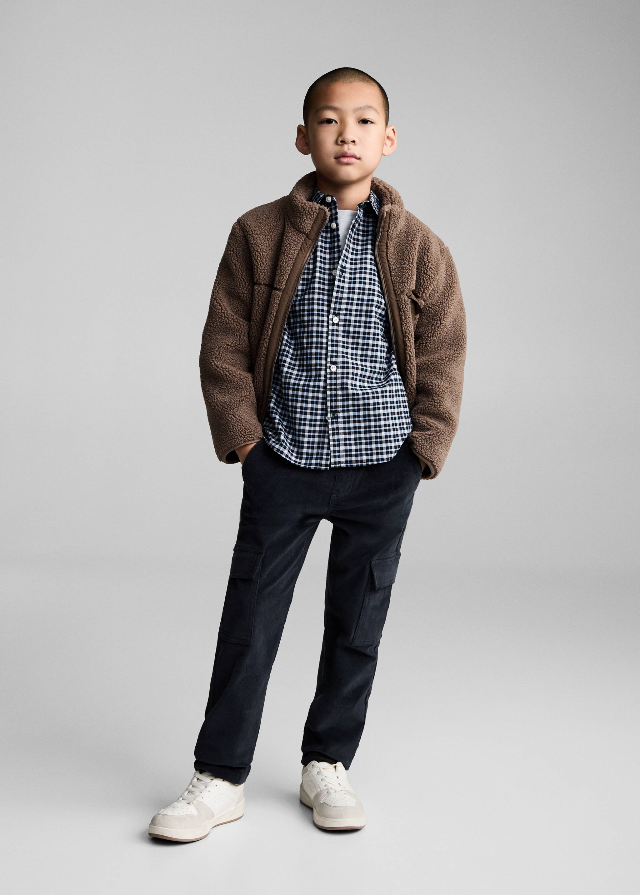 Рубашка в мелкую клетку - Общий план