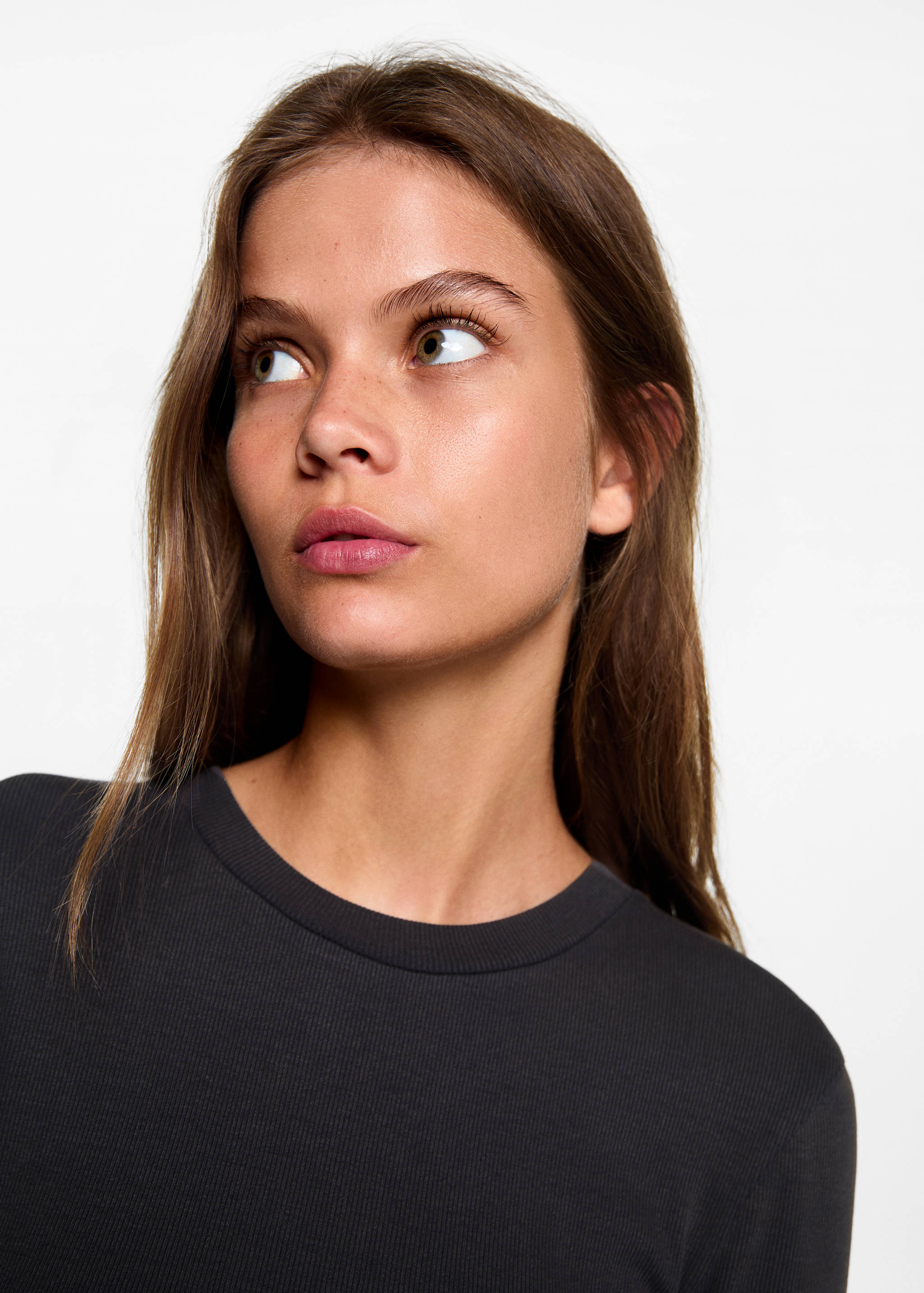 Ribbed dress with opening - Details of the article 1