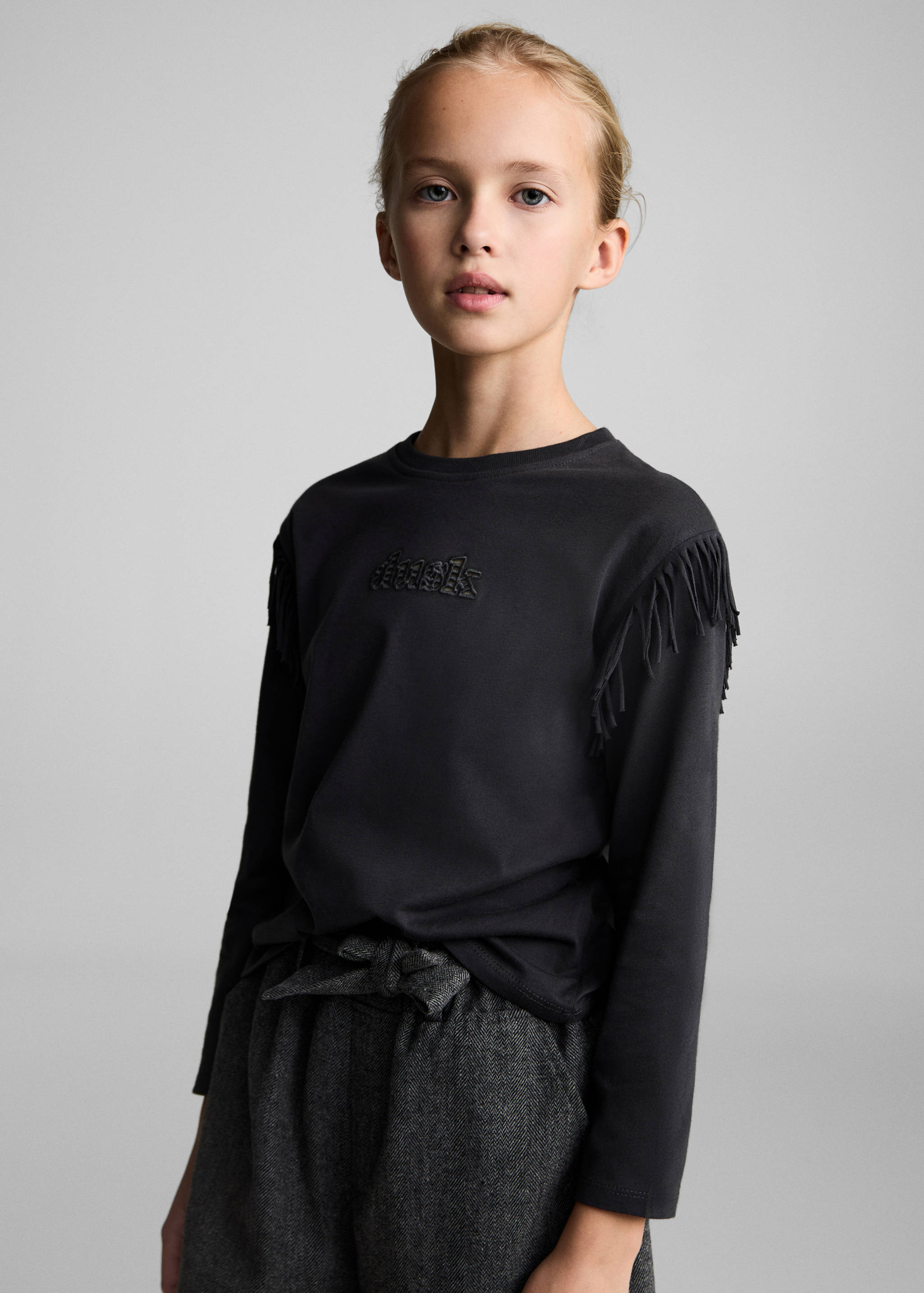 Camiseta bordada flecos - Plano medio