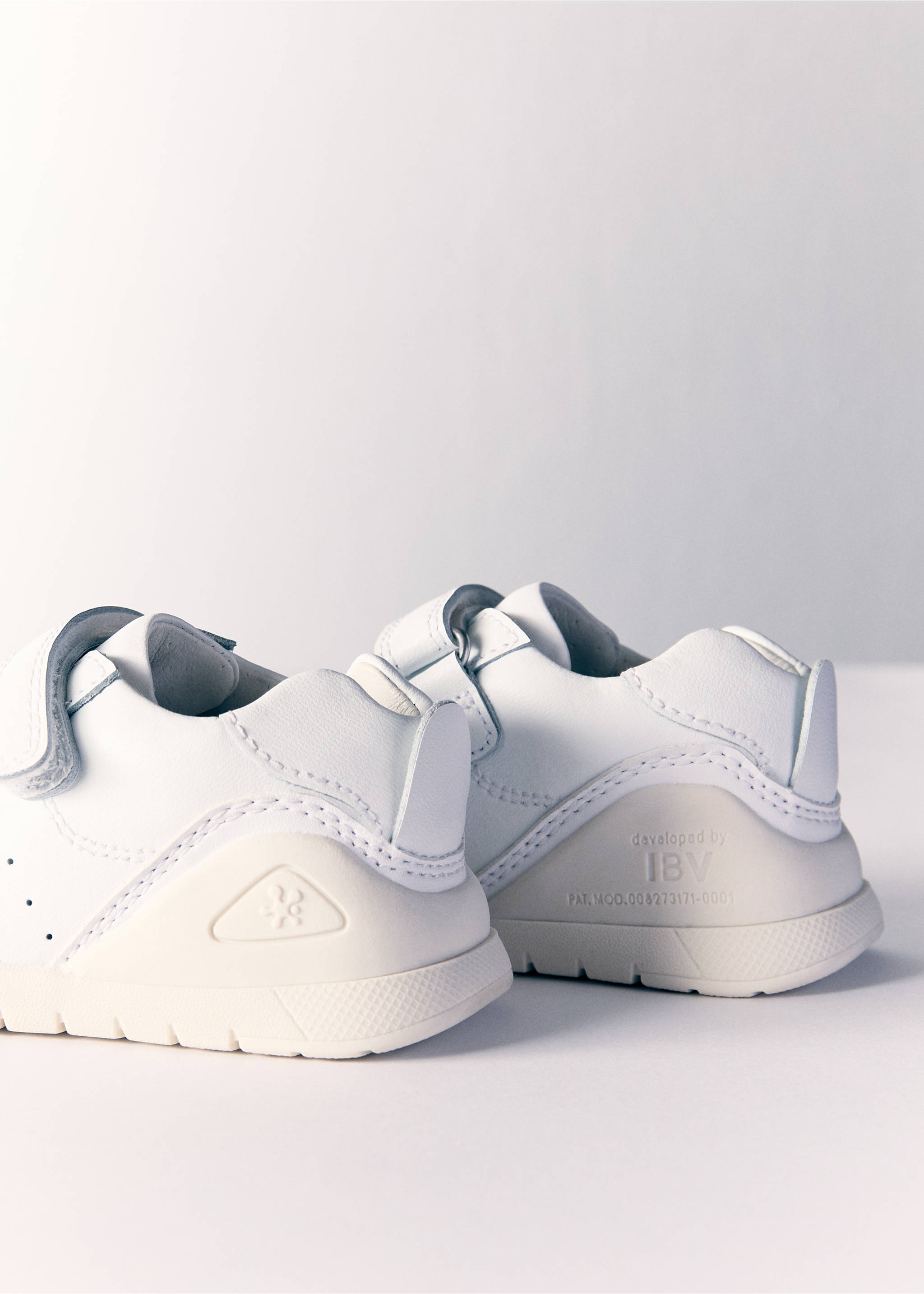Biomecanics leather trainers - Details of the article 5, White. Ref: 77025155-00.
