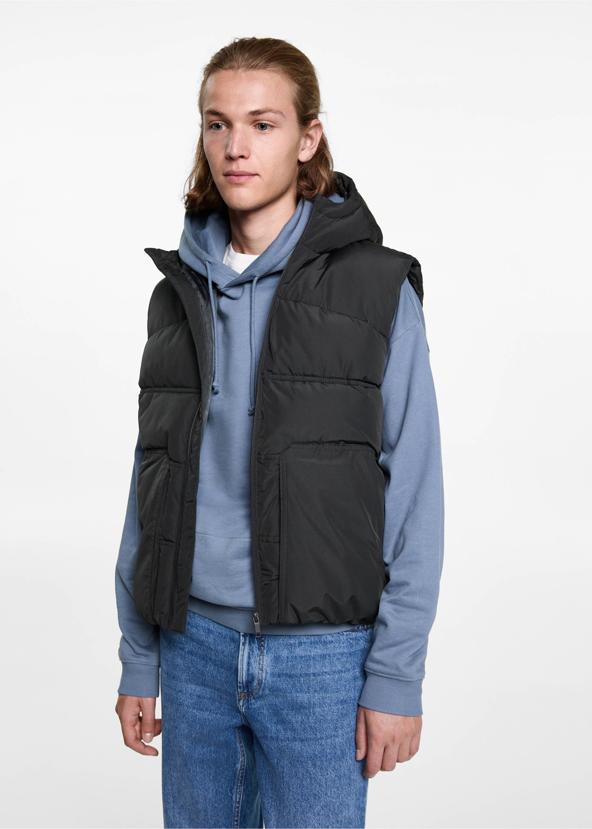 Chaleco acolchado capucha - Plano medio, Gris antracita. Ref: 77025635-00.