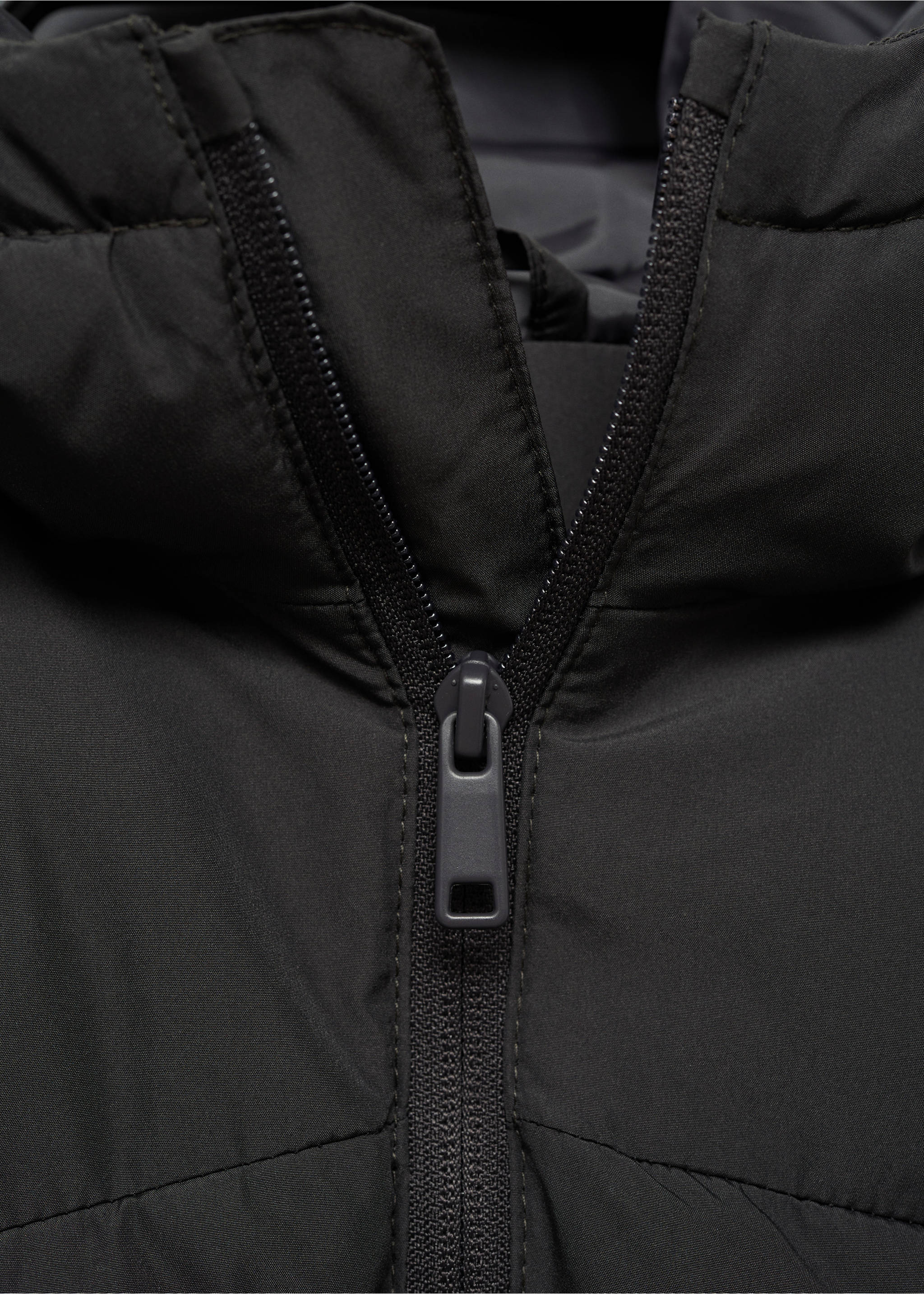 Chaleco acolchado capucha - Detalle del artículo 8, Gris antracita. Ref: 77025635-00.