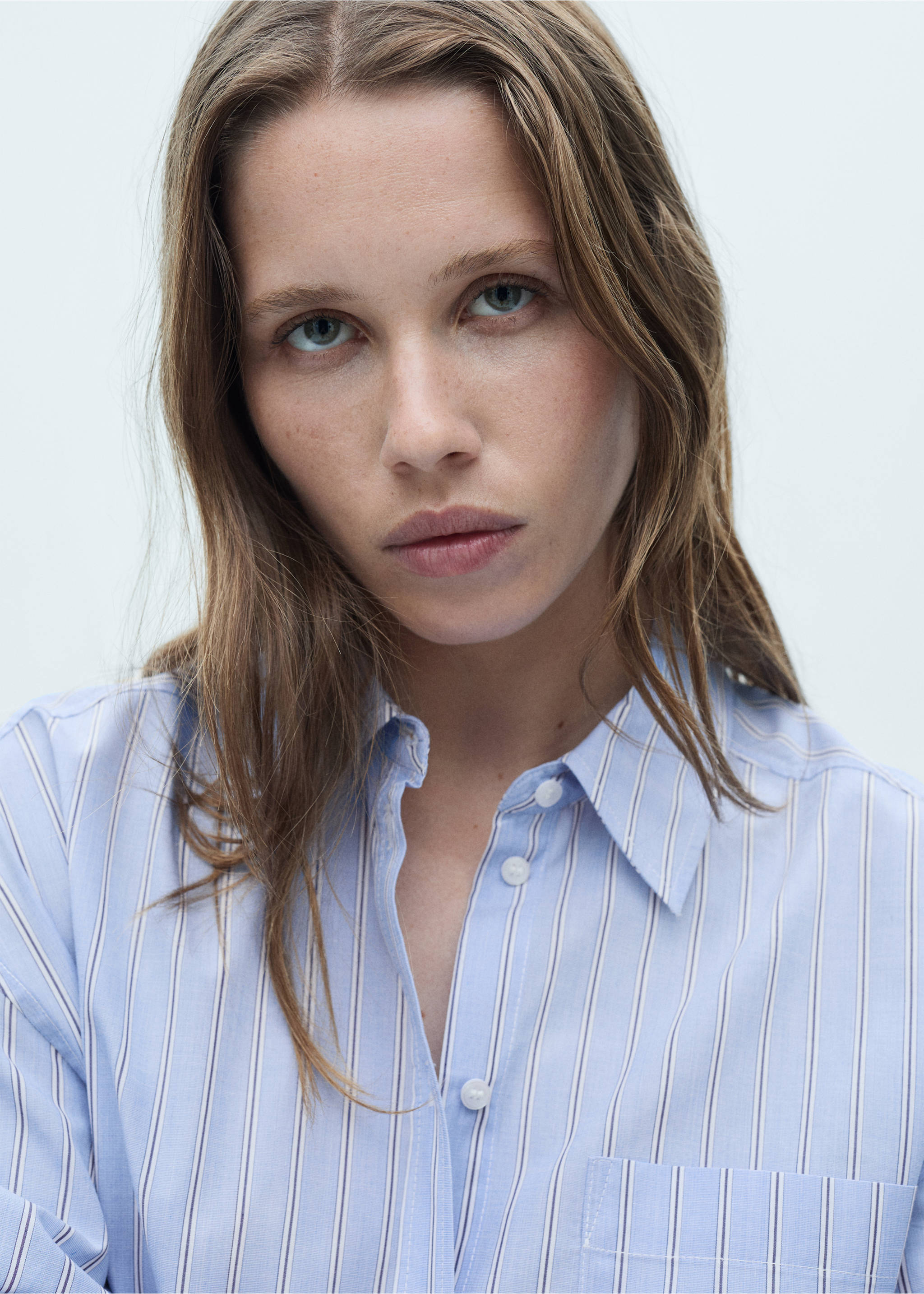 Shirt with contrasting stripes - Деталь изделия 1, Небесно-голубой. Ref: 77025650-00.