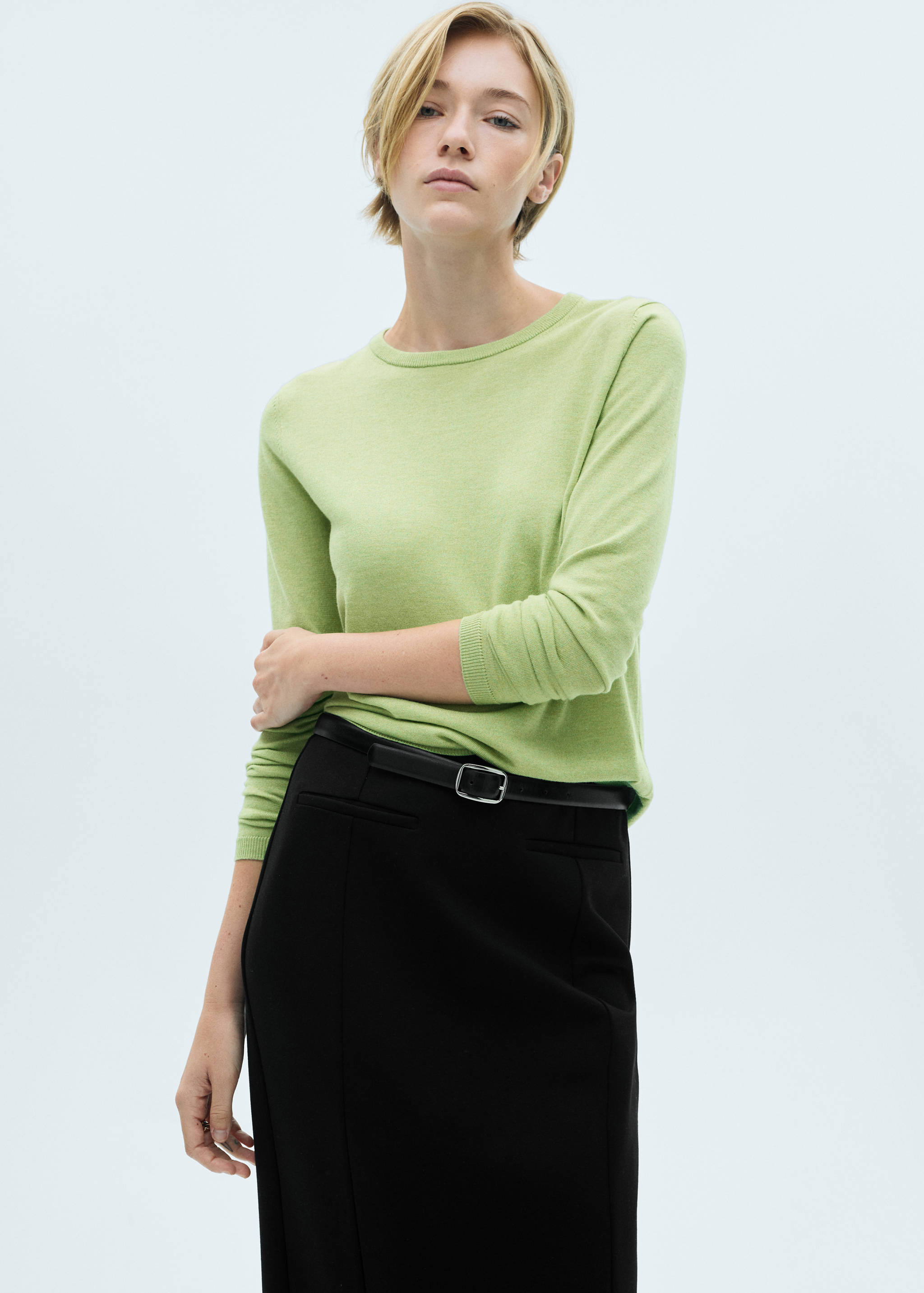 Джемпер тонкой вязки - Средний план