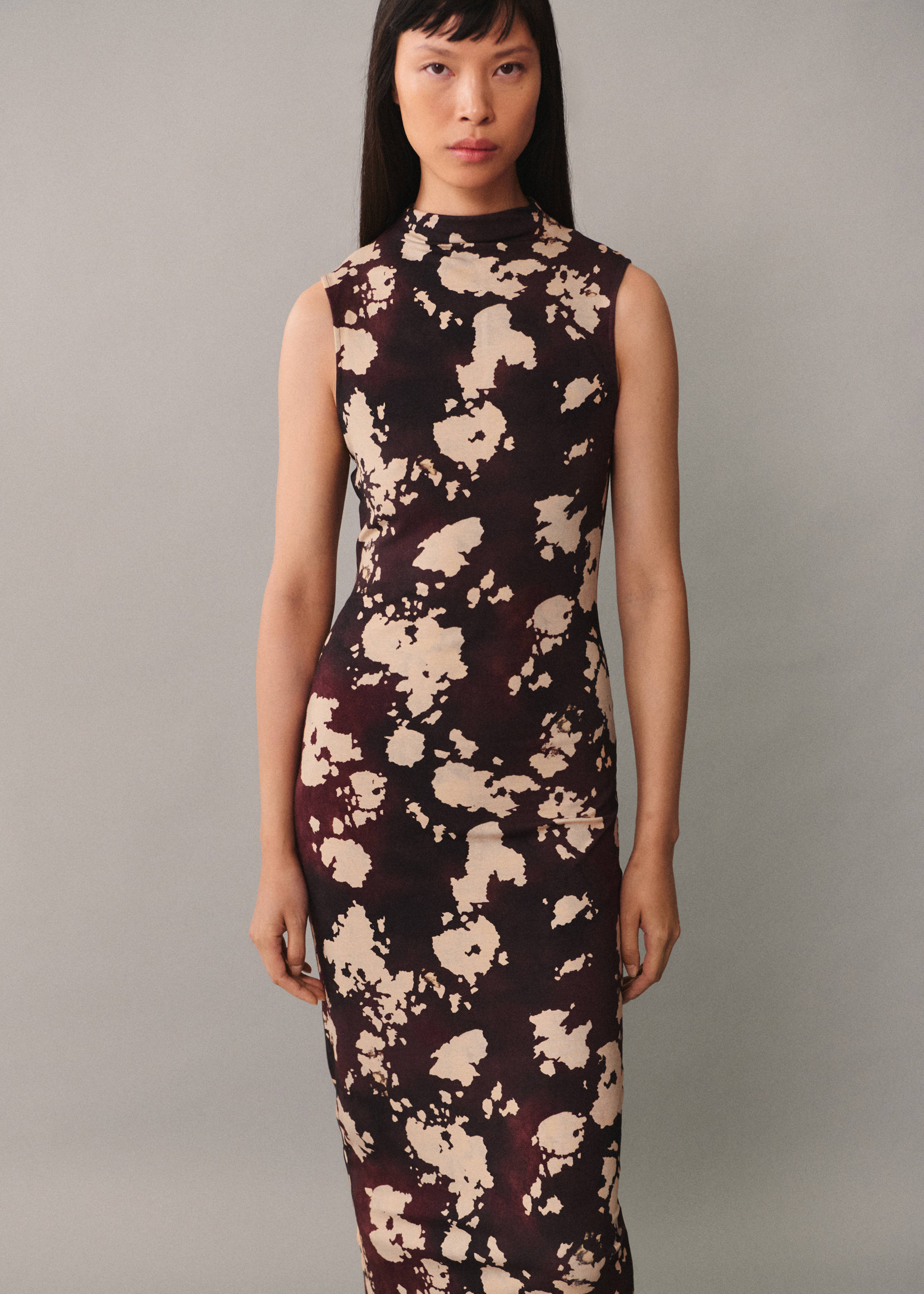 Robe midi imprimée - Plan moyen