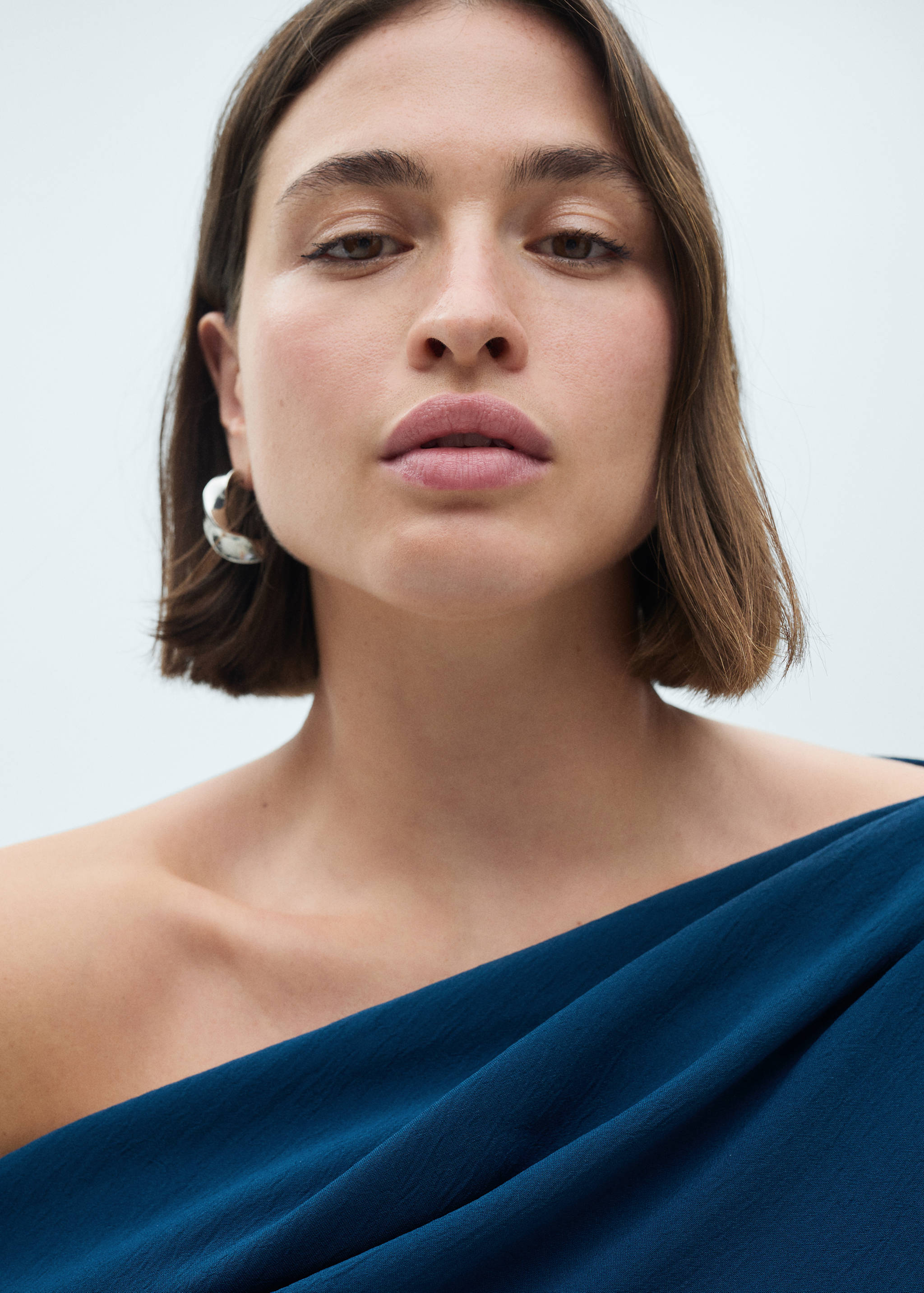 Robe asymétrique froncée - Détail de l'article 4