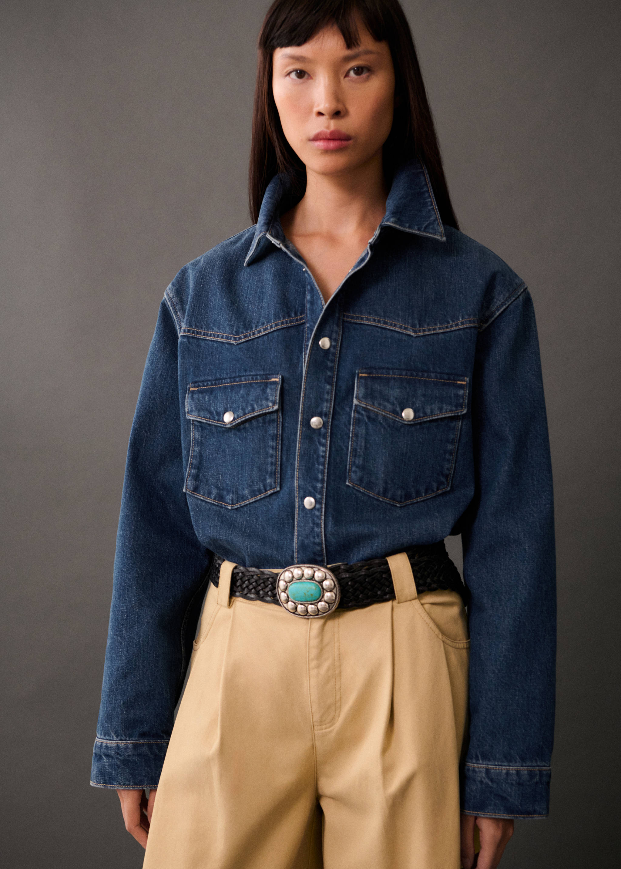 Surchemise jean oversize - Plan moyen