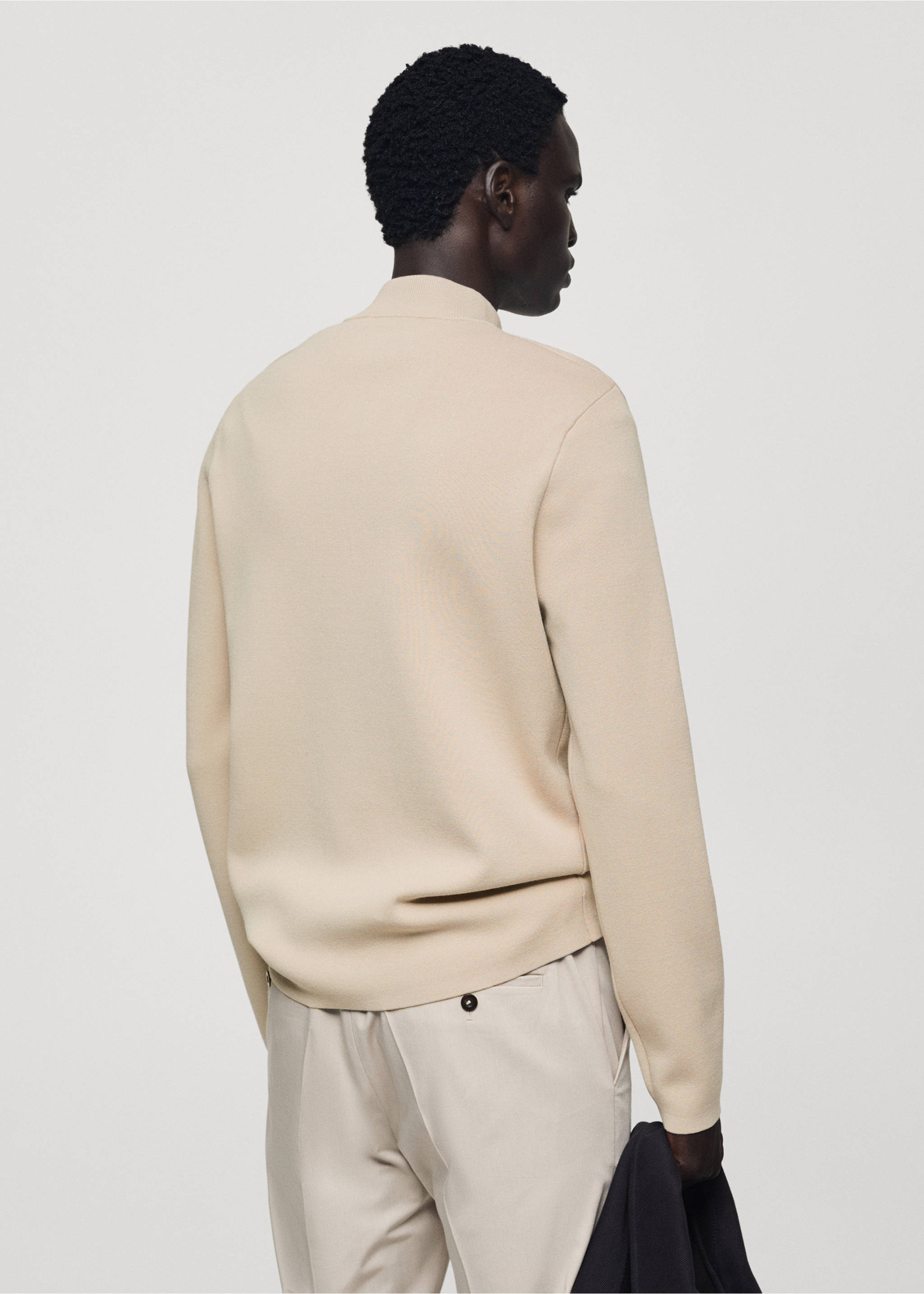 Medium-knit sweater with zip-up perkins neck - Reverse of the article, Beige. Ref: 77025975-00.